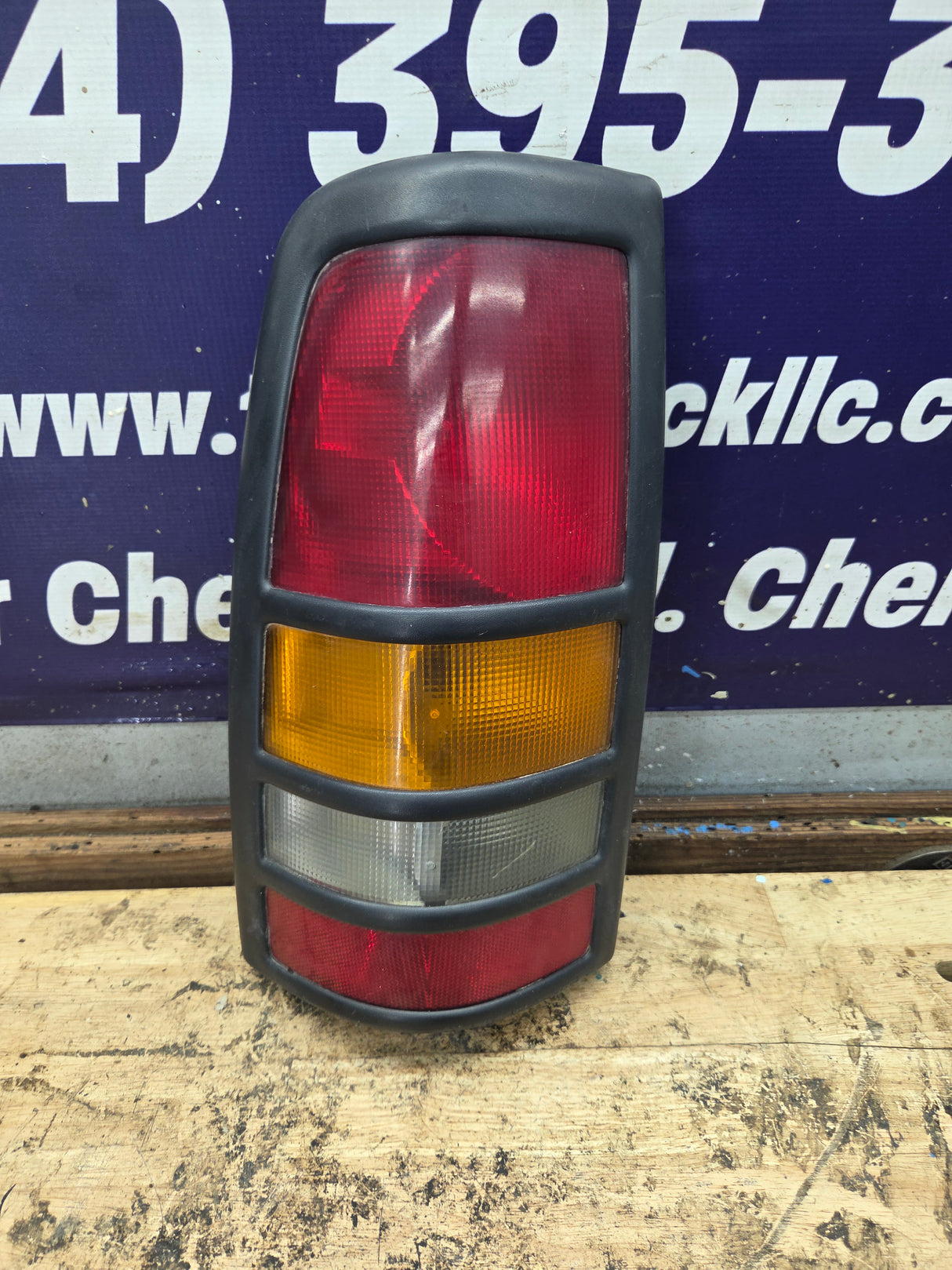 2001–2003 Chevrolet Silverado/GMC 3500 Dually Driver Side Tail Light 15844159
