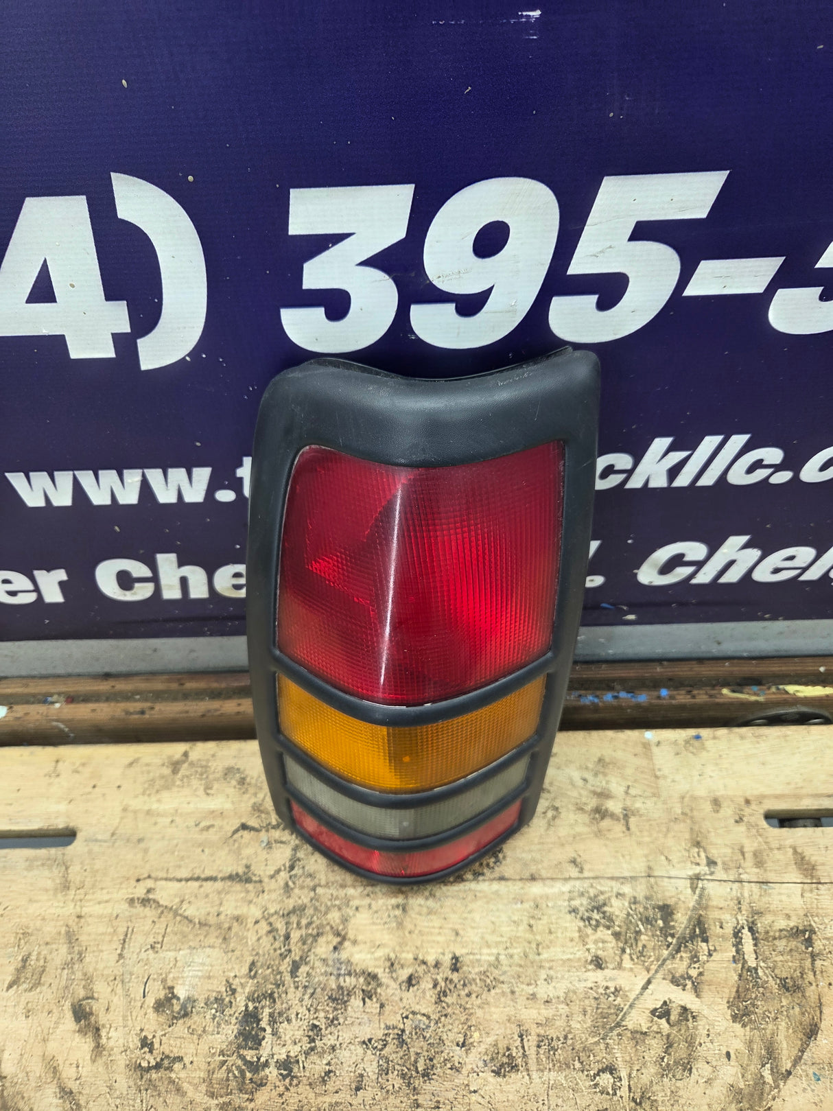 2001–2003 Chevrolet Silverado/GMC 3500 Dually Driver Side Tail Light 15844159