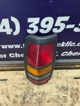 2001–2003 Chevrolet Silverado/GMC 3500 Dually Driver Side Tail Light 15844159