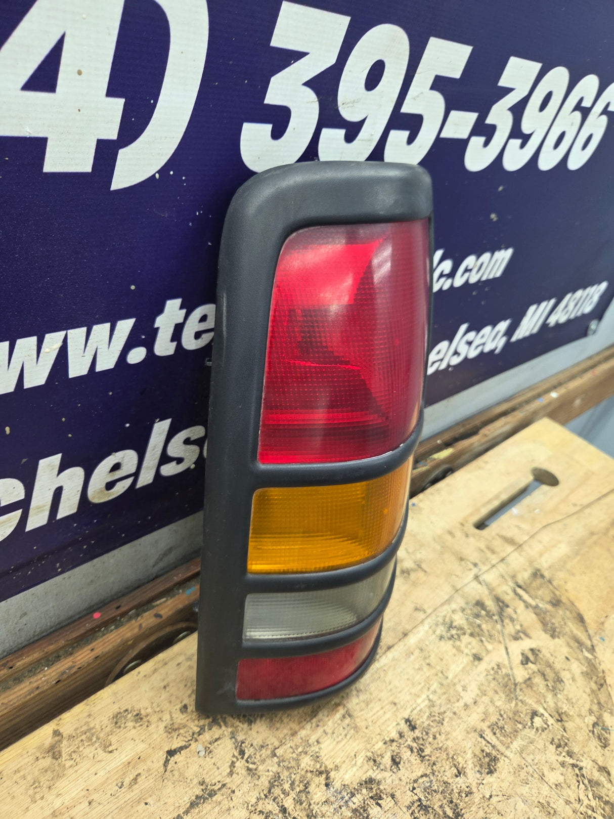 2001–2003 Chevrolet Silverado/GMC 3500 Dually Driver Side Tail Light 15844159