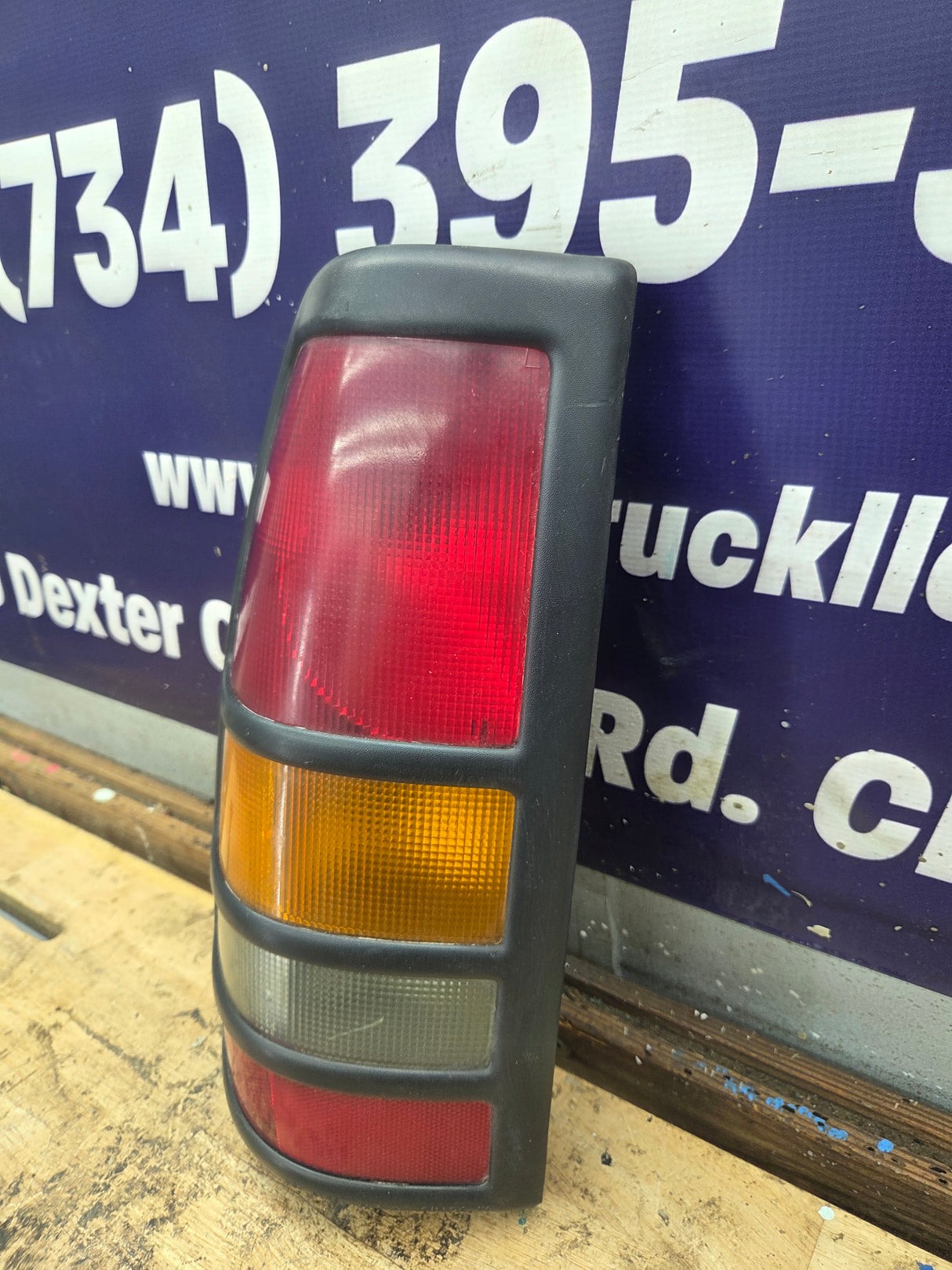 2001–2003 Chevrolet Silverado/GMC 3500 Dually Driver Side Tail Light 15844159