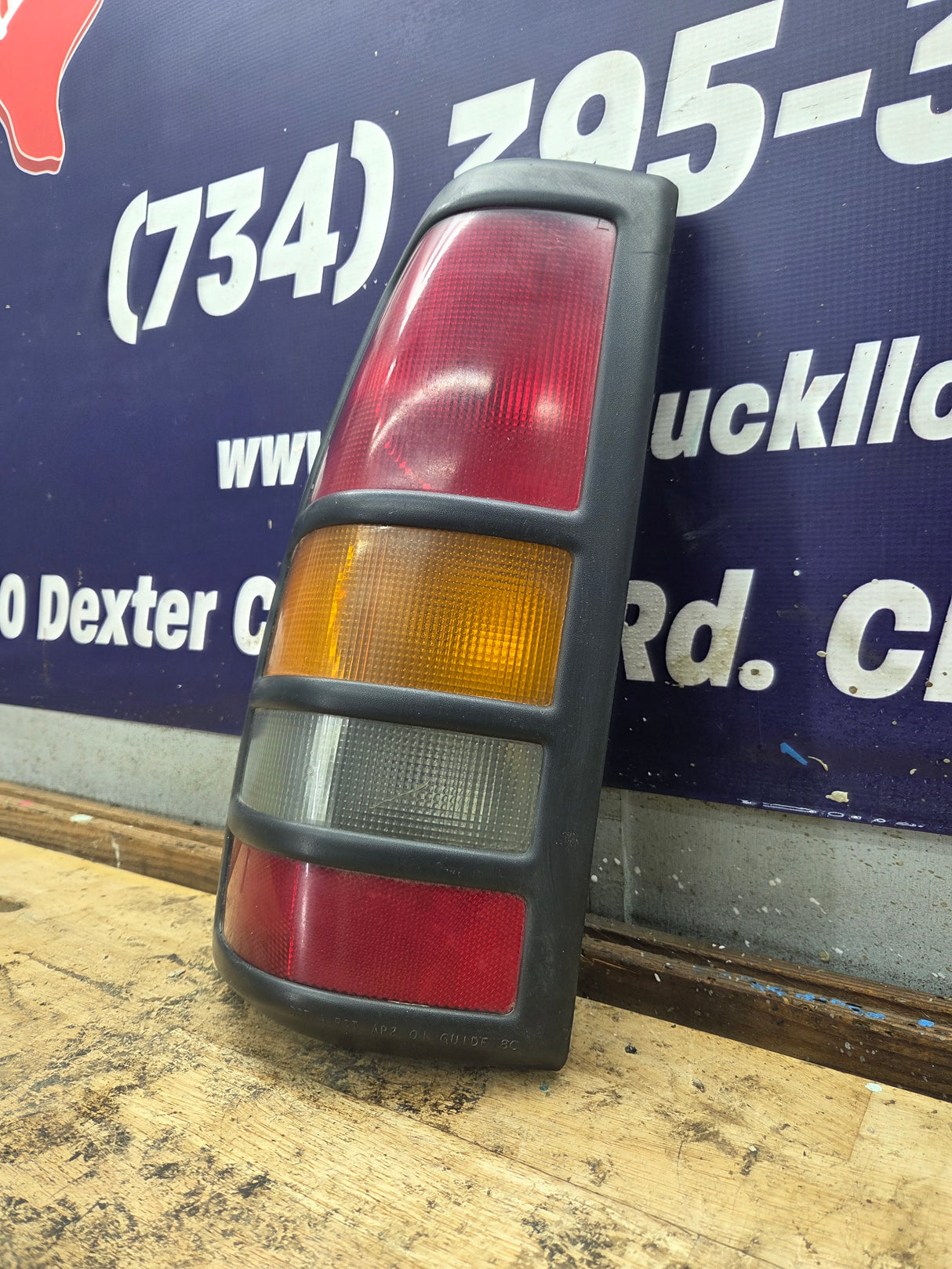2001–2003 Chevrolet Silverado/GMC 3500 Dually Driver Side Tail Light 15844159