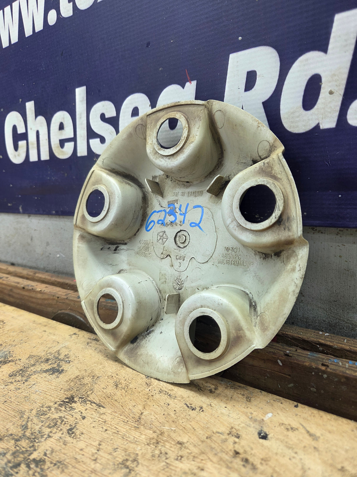 2002-2008 Dodge Ram 1500 OEM Center Wheel Cap Hub Cap 3rd Gen P/N 5845973