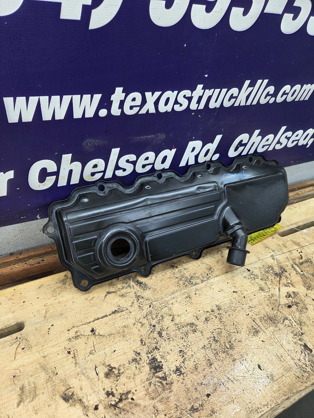 2004-2010 Ford  Econoline E150 E250 E350 E450 6.0L Passenger Side Valve Cover