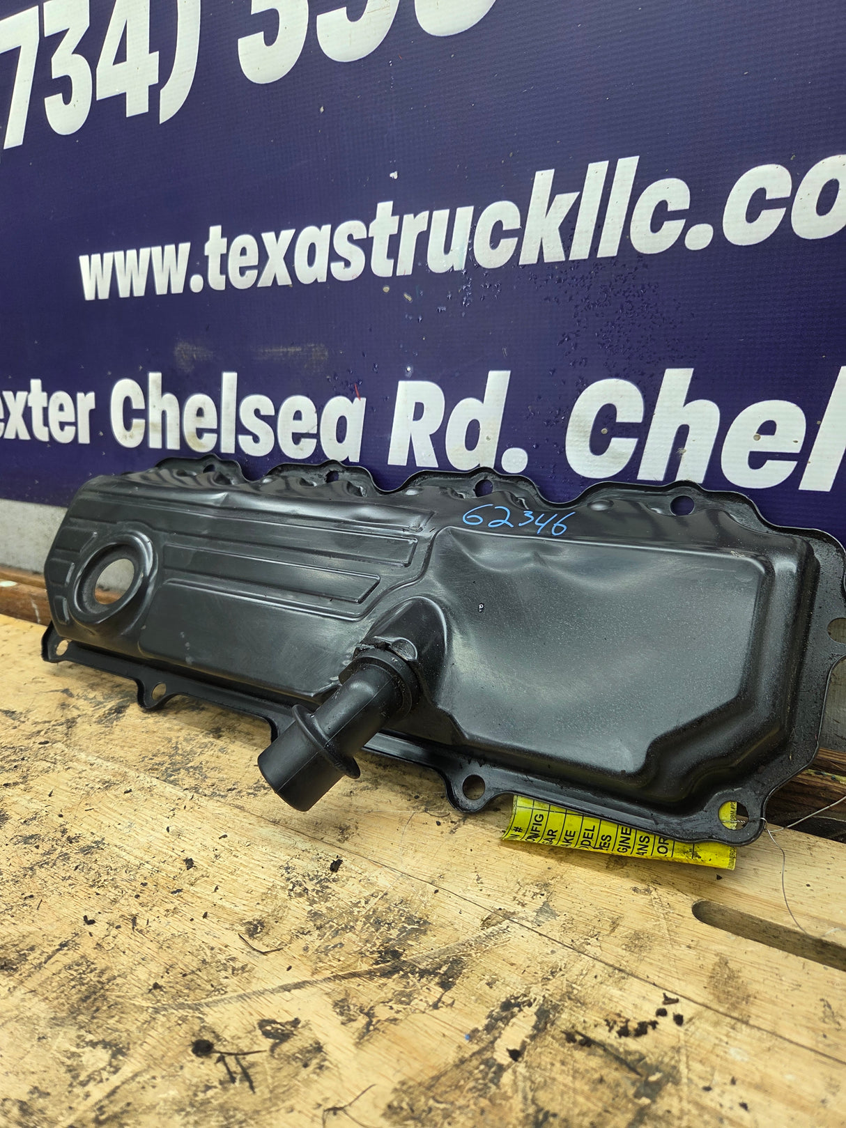 2004-2010 Ford  Econoline E150 E250 E350 E450 6.0L Passenger Side Valve Cover