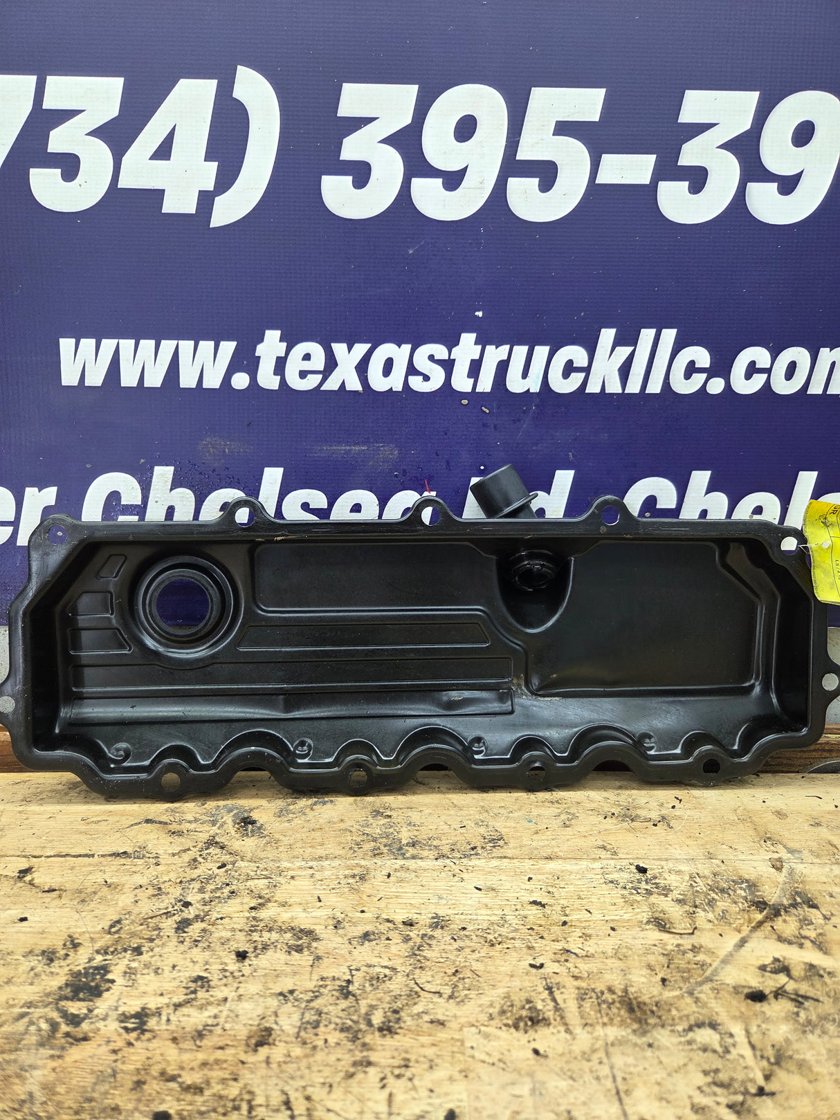 2004-2010 Ford  Econoline E150 E250 E350 E450 6.0L Passenger Side Valve Cover