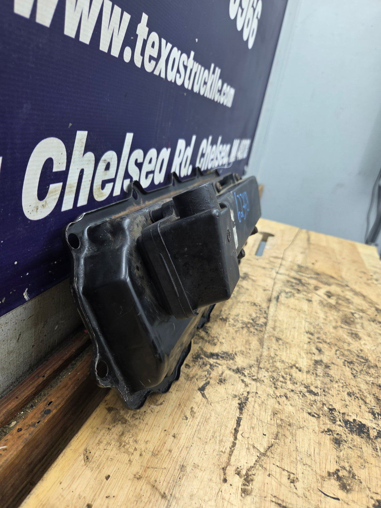 2004-2010 Ford  Econoline E150 E250 E350 E450 6.0L Driver Side Valve Cover