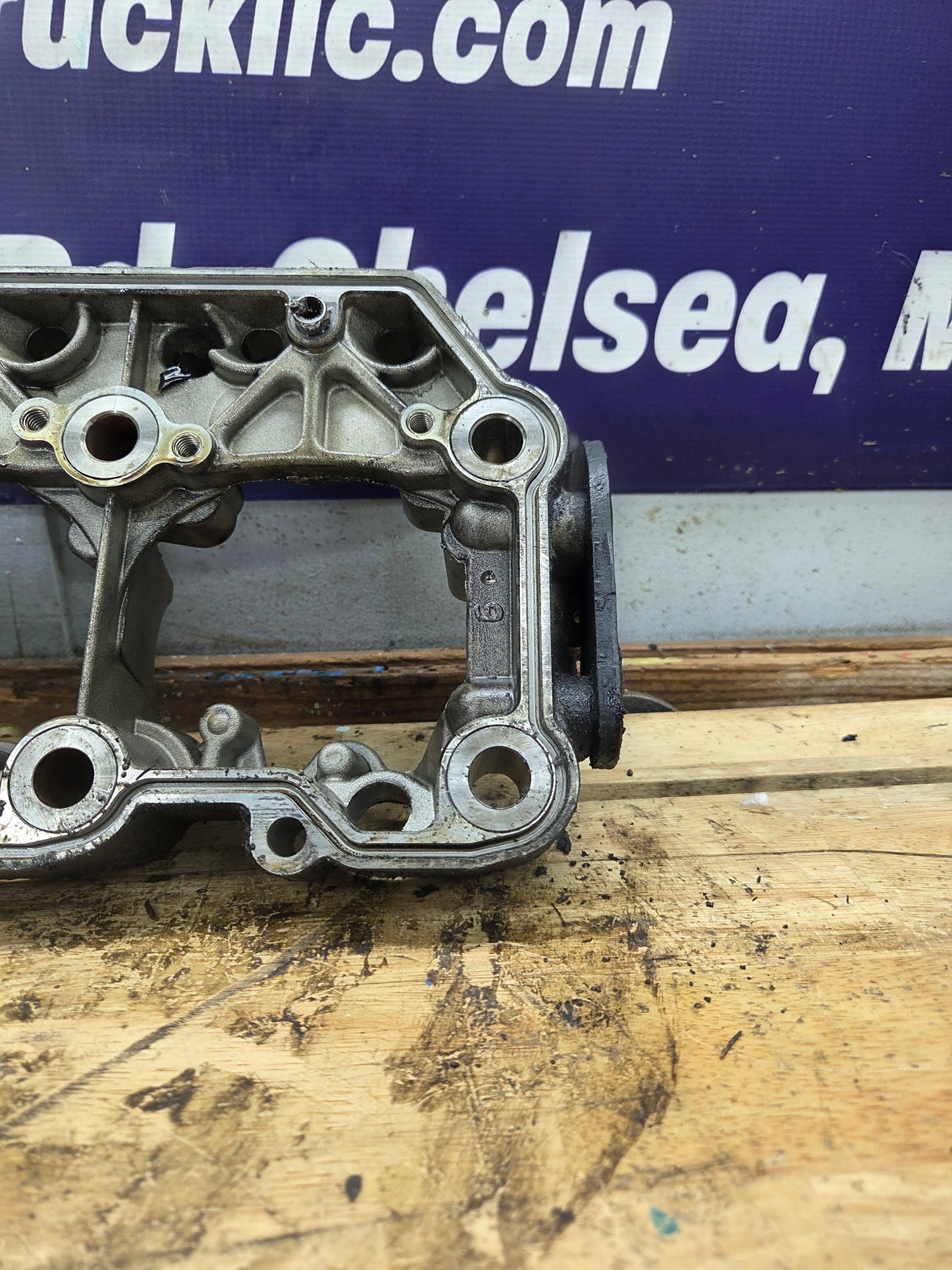 2003-2004 Genuine Ford Power Stroke 6.0L Diesel Rocker Box Arm Housing OEM 1840550C1 18MM
