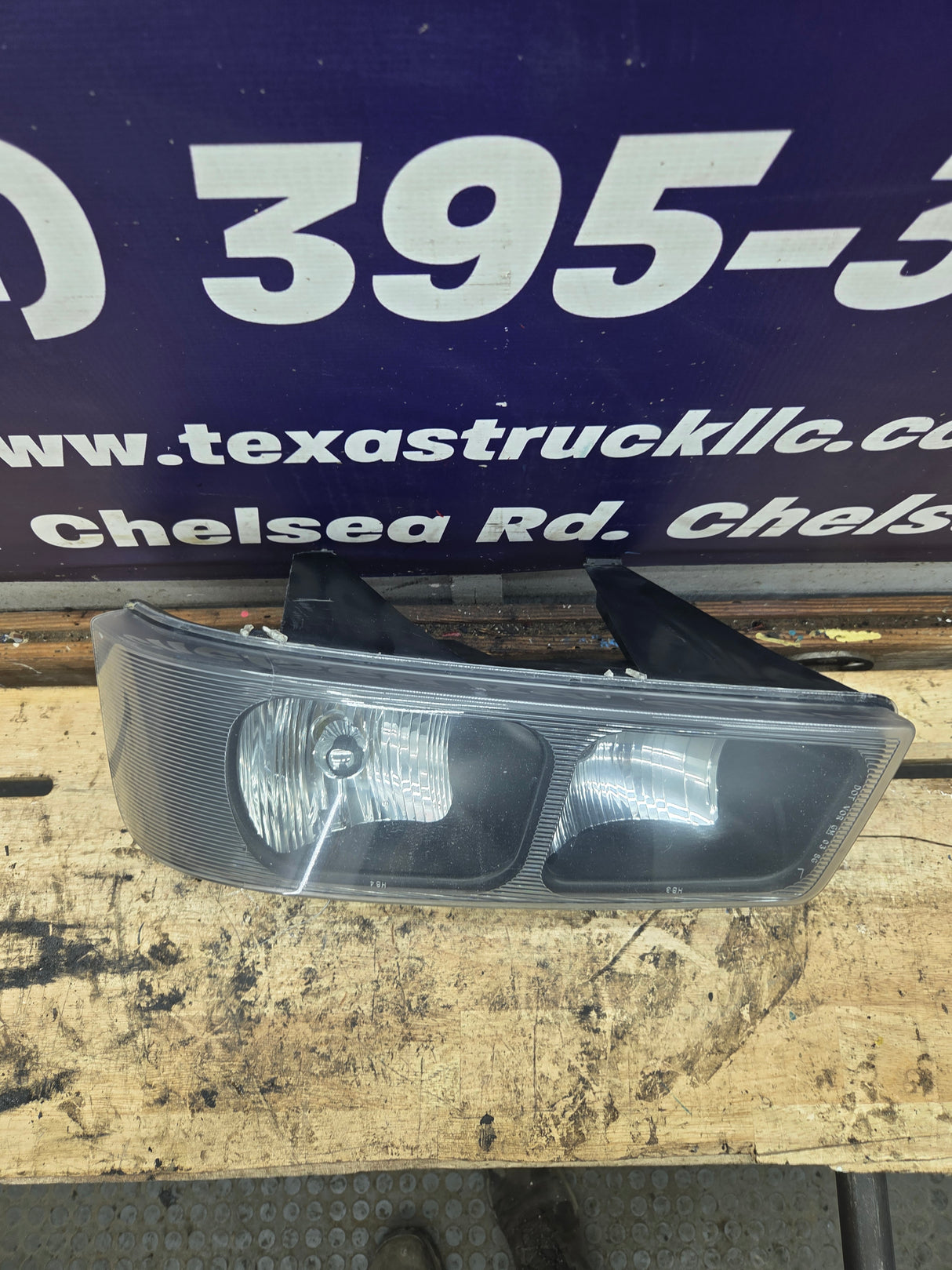 2009 Chevrolet Express 3500 LH Driver Side Headlight 16530371A