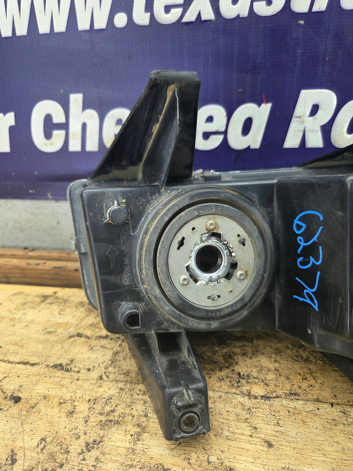 2009 Chevrolet Express 3500 LH Driver Side Headlight 16530371A