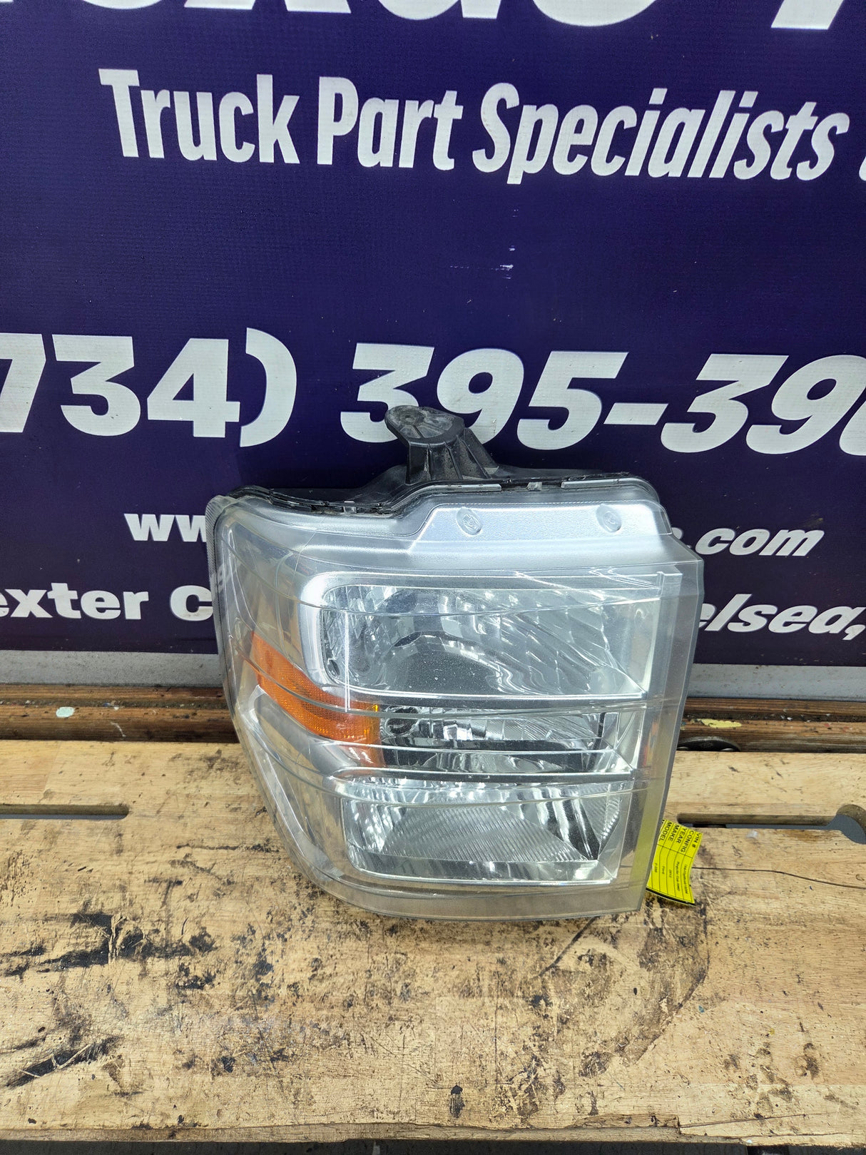 2008-2010 Ford Super Duty F250 F350 F450 F550 RH Passenger Side Composite Head Light 8C24-13005-A