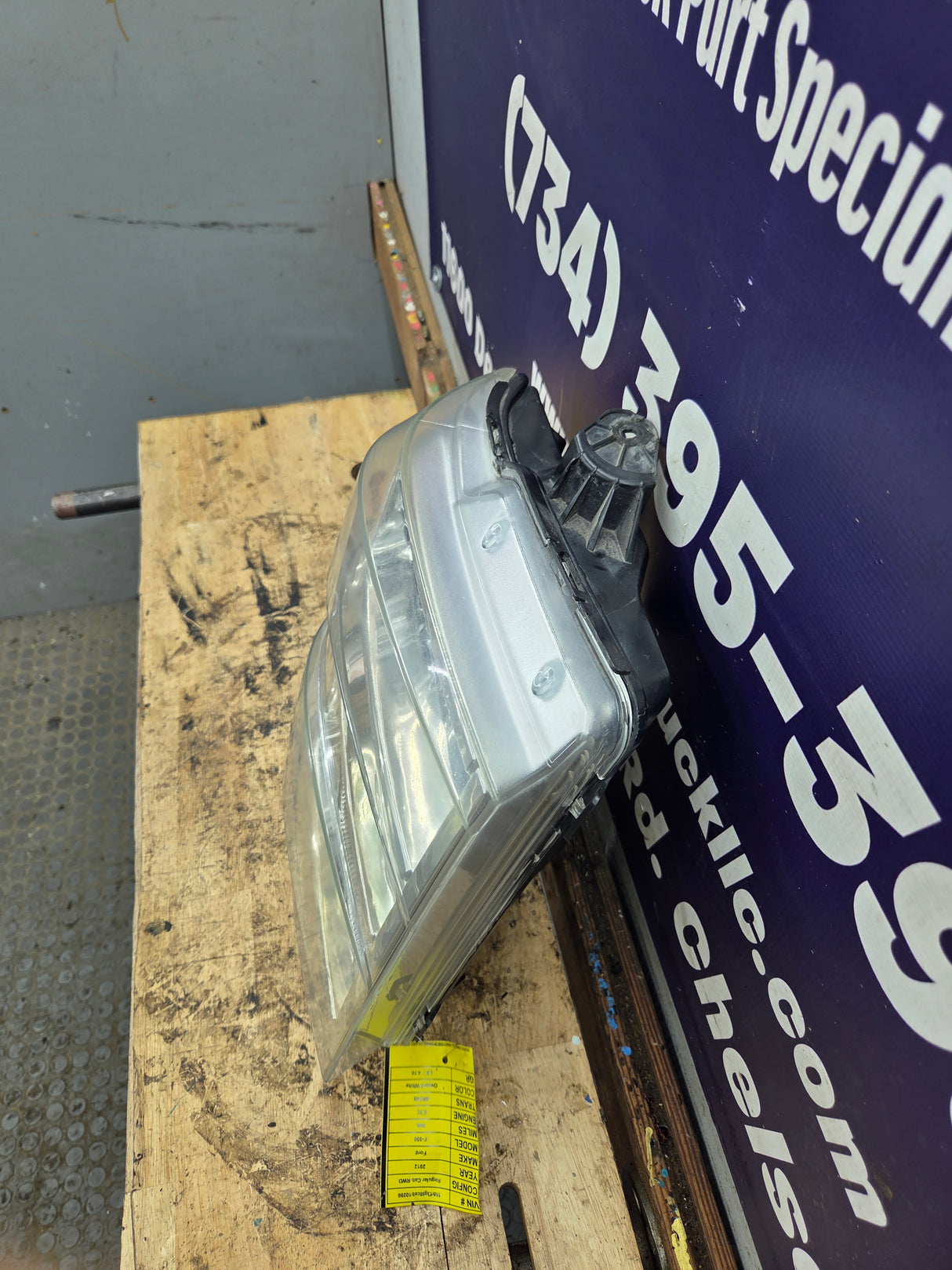 2008-2010 Ford Super Duty F250 F350 F450 F550 RH Passenger Side Composite Head Light 8C24-13005-A