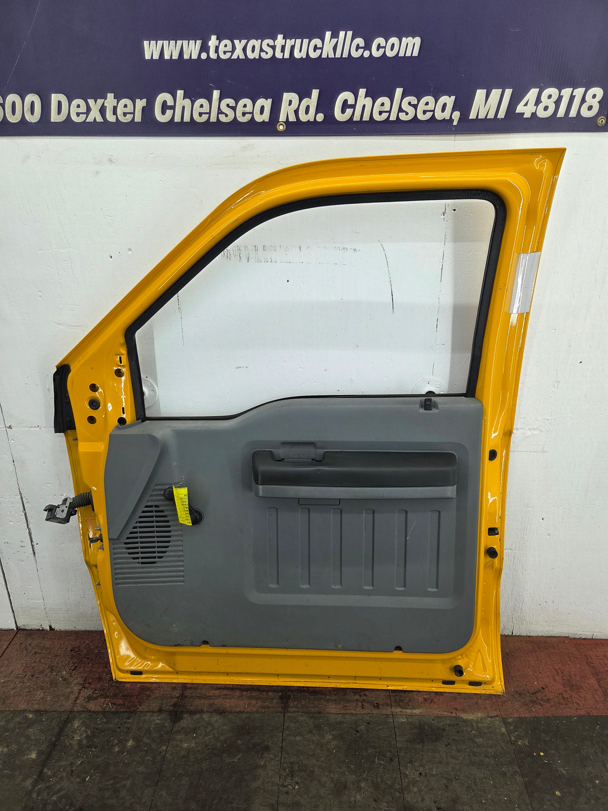 2012-2016 Ford Super Duty RH Passenger Side Front Door F250 F350 F450 F550