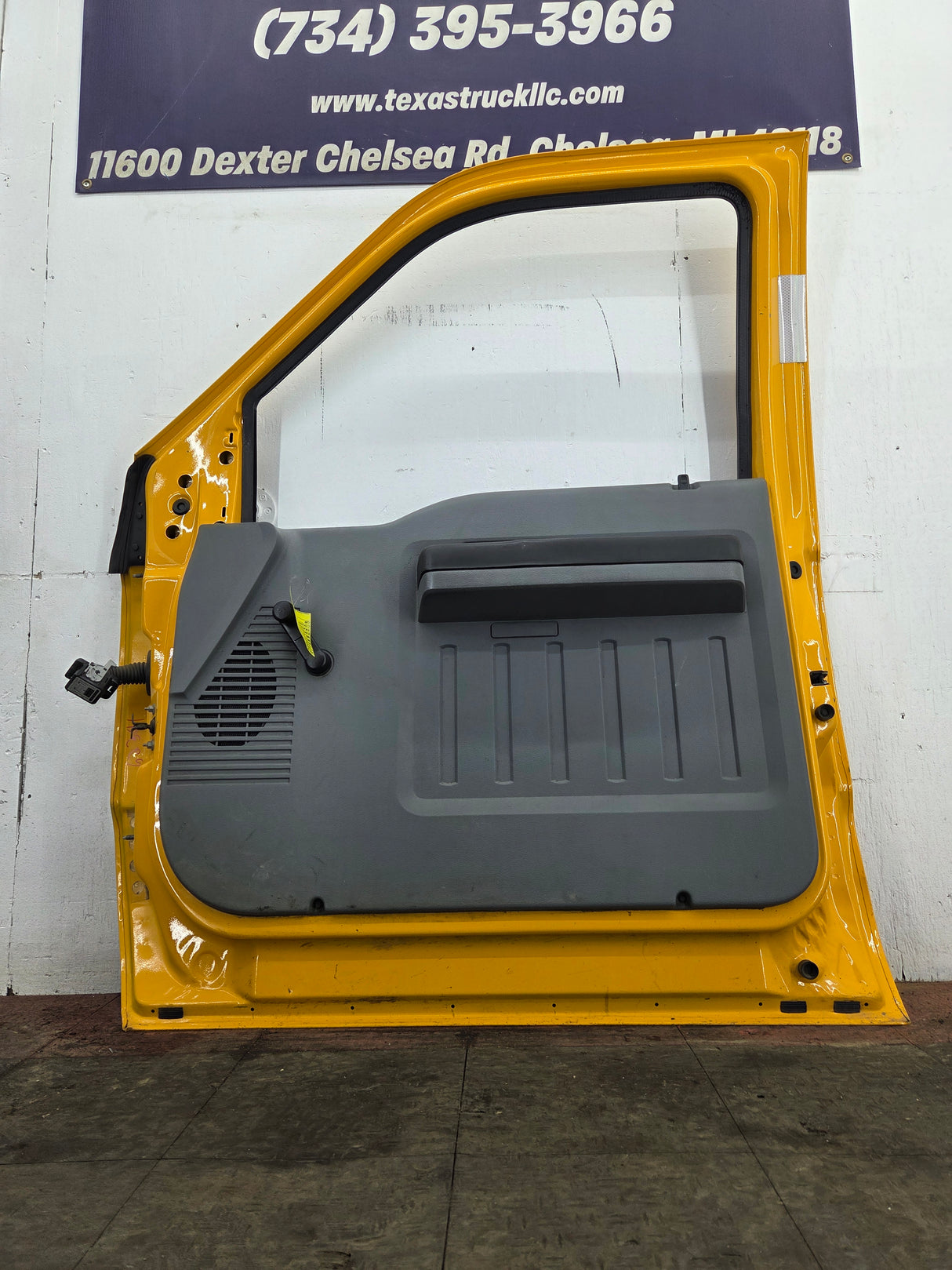2012-2016 Ford Super Duty RH Passenger Side Front Door F250 F350 F450 F550