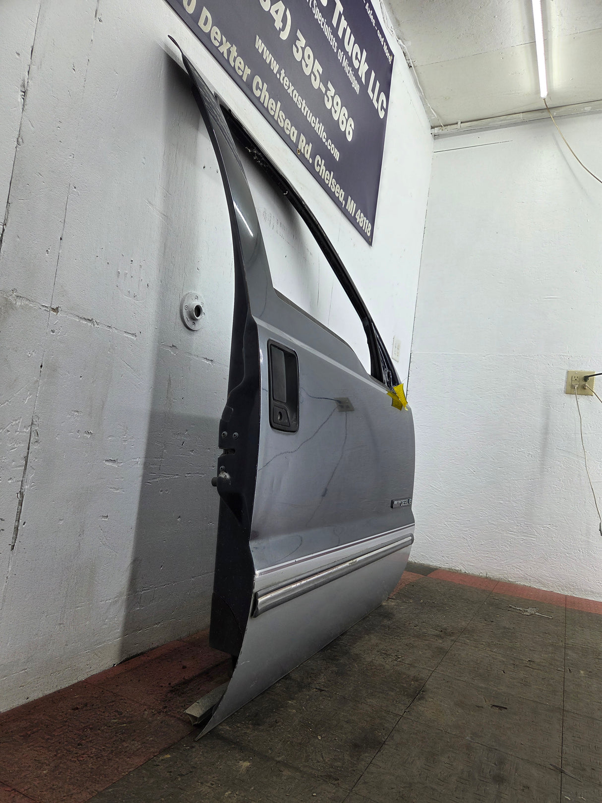 1999-2007 Ford Super Duty RH Passenger Side Front Door F250 F350 F450 F550