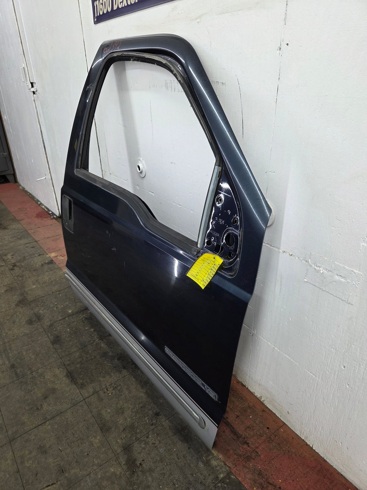 1999-2007 Ford Super Duty RH Passenger Side Front Door F250 F350 F450 F550