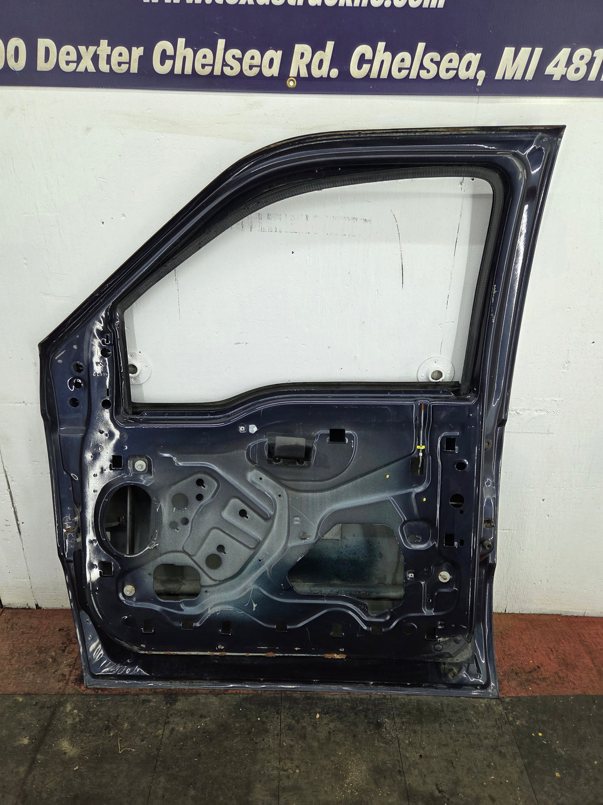 1999-2007 Ford Super Duty RH Passenger Side Front Door F250 F350 F450 F550