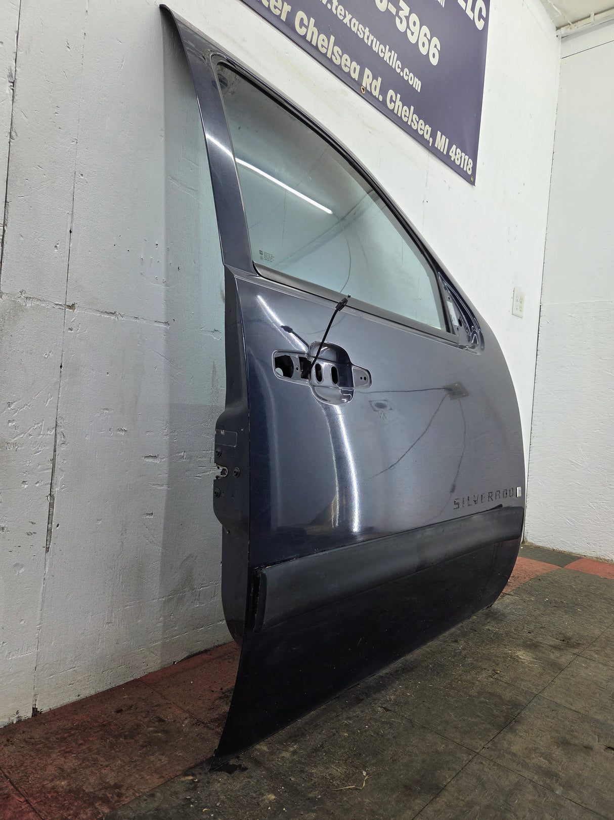 2007-2013 Chevrolet Silverado / GMC Sierra 1500 2500 3500 HD RH Front Passenger Side Door