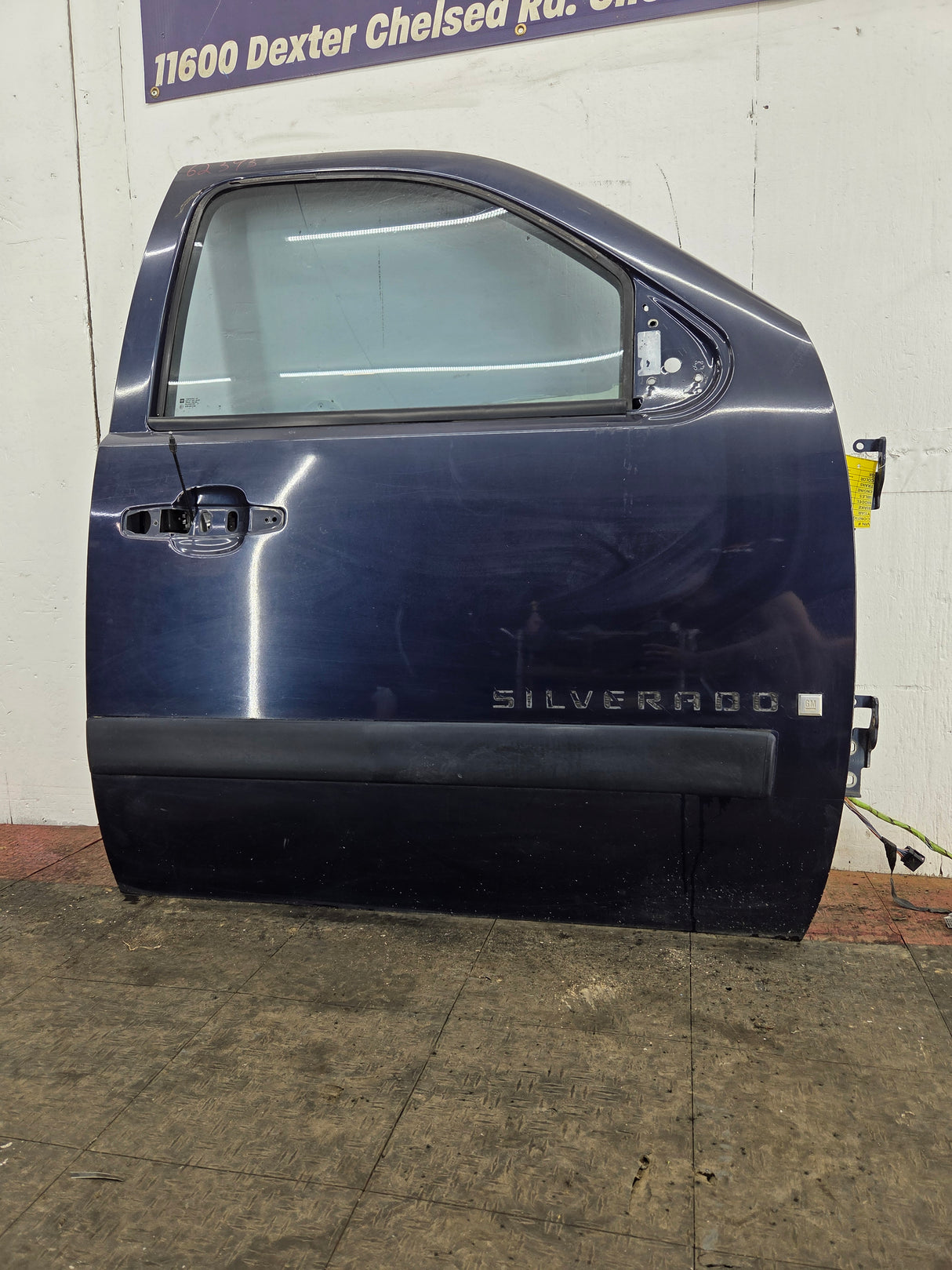 2007-2013 Chevrolet Silverado / GMC Sierra 1500 2500 3500 HD RH Front Passenger Side Door