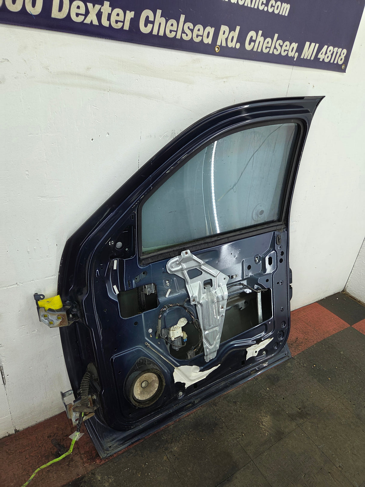 2007-2013 Chevrolet Silverado / GMC Sierra 1500 2500 3500 HD RH Front Passenger Side Door