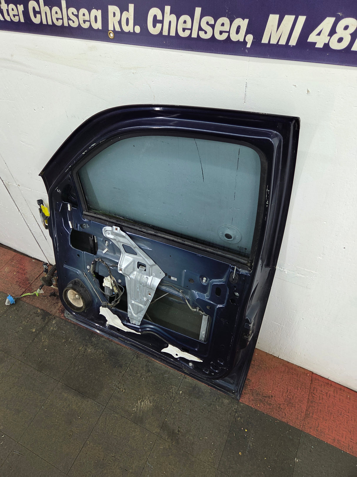 2007-2013 Chevrolet Silverado / GMC Sierra 1500 2500 3500 HD RH Front Passenger Side Door