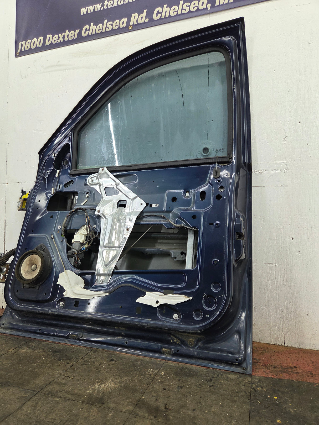 2007-2013 Chevrolet Silverado / GMC Sierra 1500 2500 3500 HD RH Front Passenger Side Door