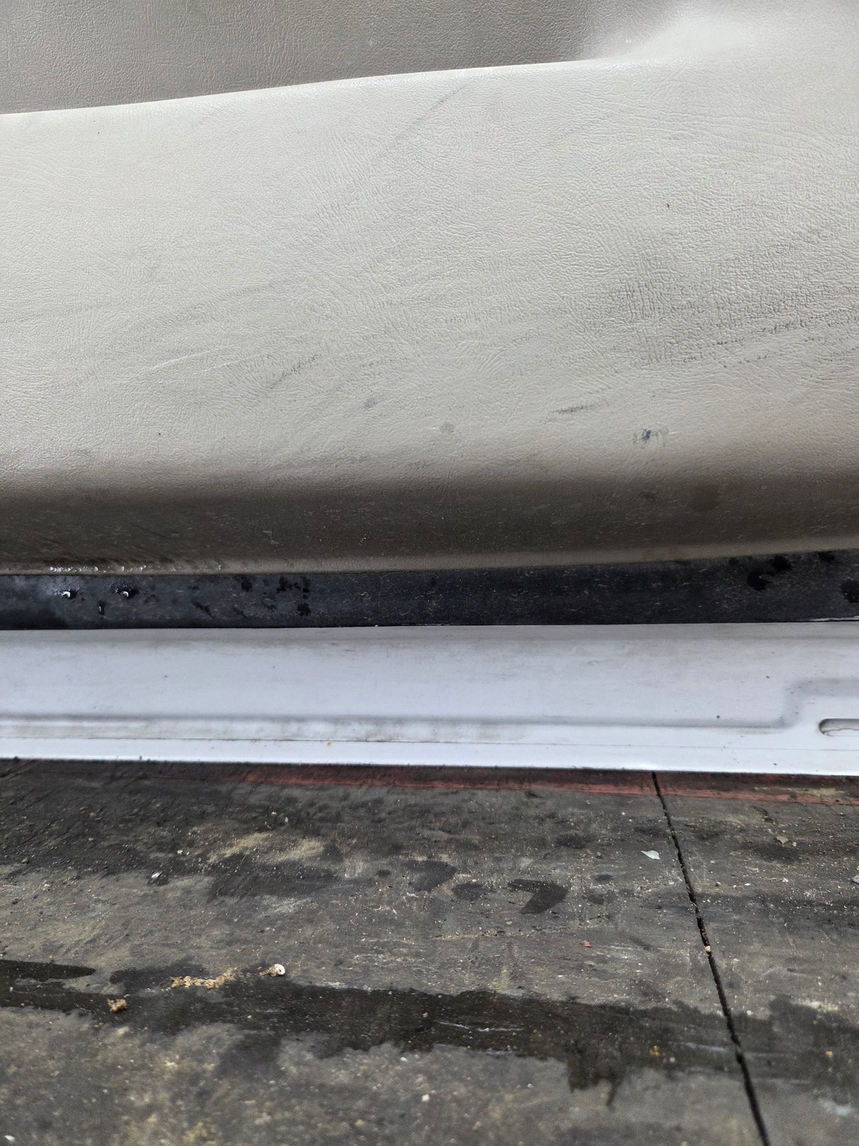 1999-2006 Chevrolet Silverado / GMC Sierra 1500 2500 3500 HD Front Driver Side Door LH