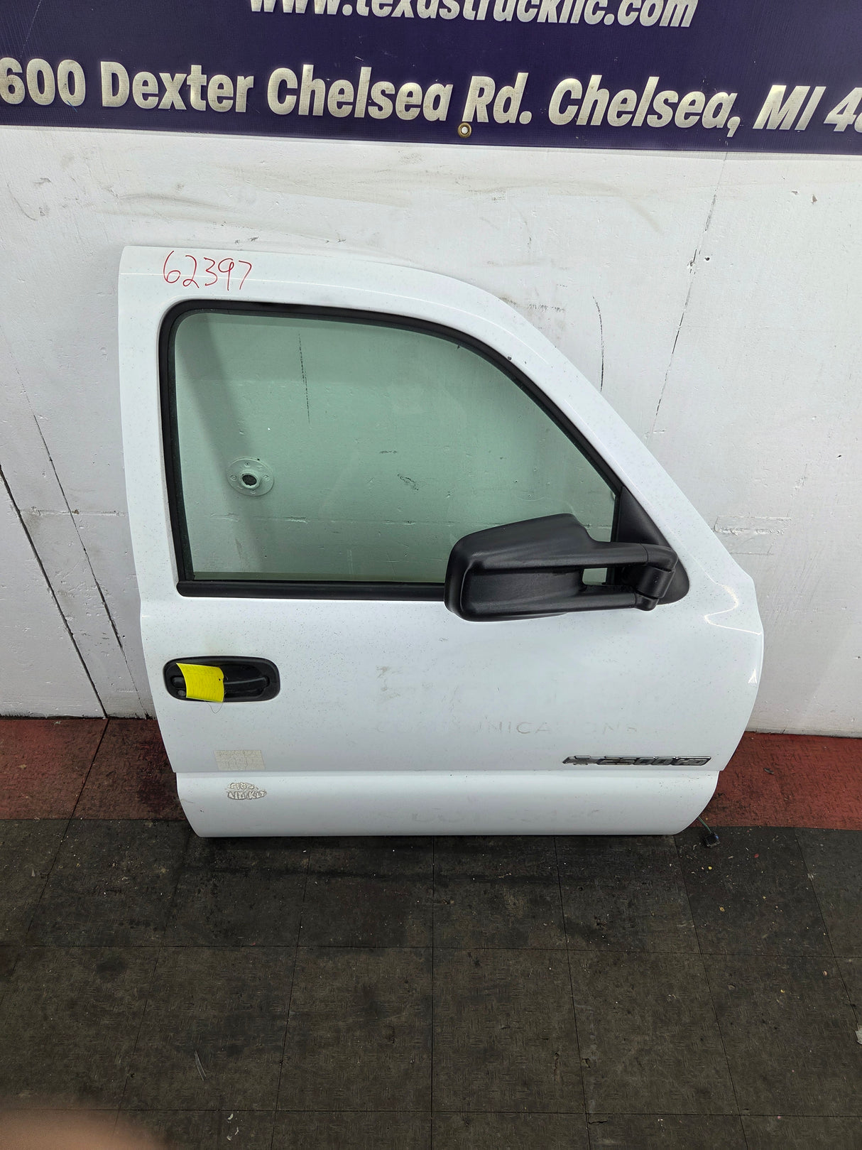 1999-2006 Chevrolet Silverado / GMC Sierra 1500 2500 3500 HD Front Passenger side Door RH