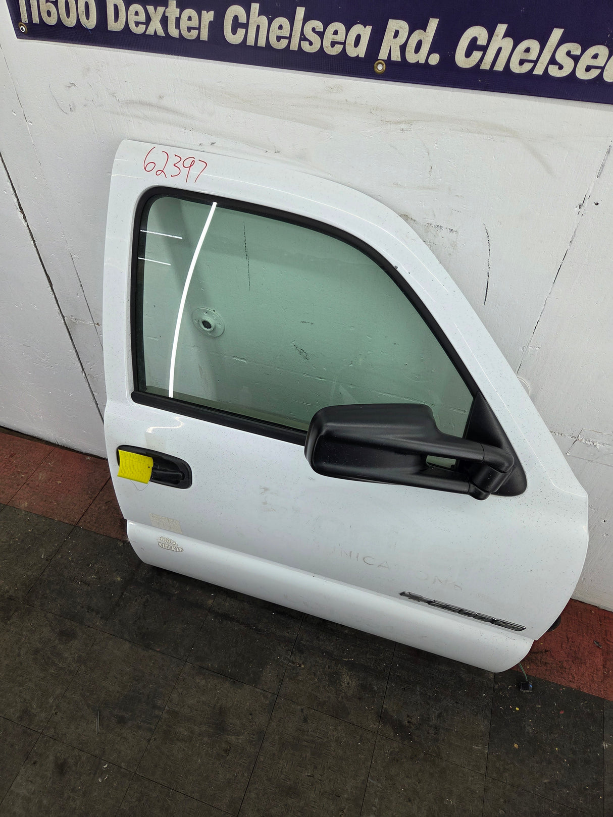 1999-2006 Chevrolet Silverado / GMC Sierra 1500 2500 3500 HD Front Passenger side Door RH
