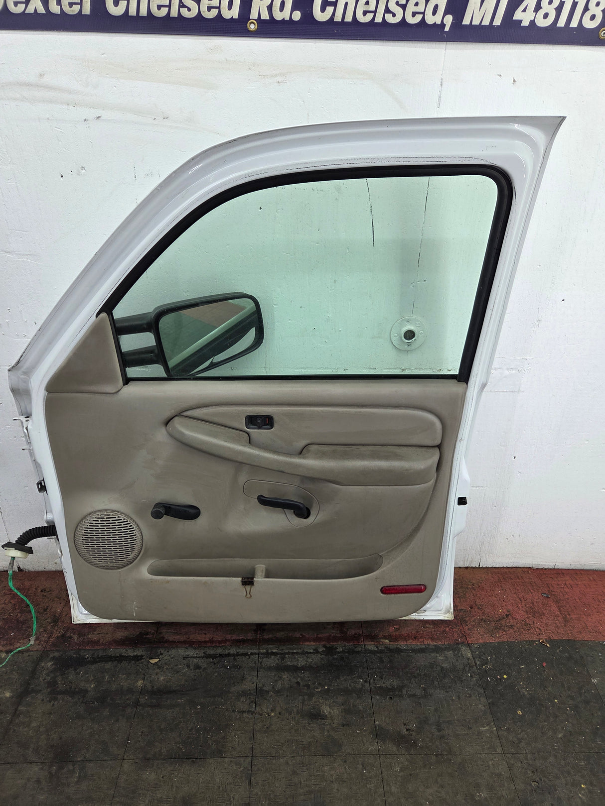 1999-2006 Chevrolet Silverado / GMC Sierra 1500 2500 3500 HD Front Passenger side Door RH