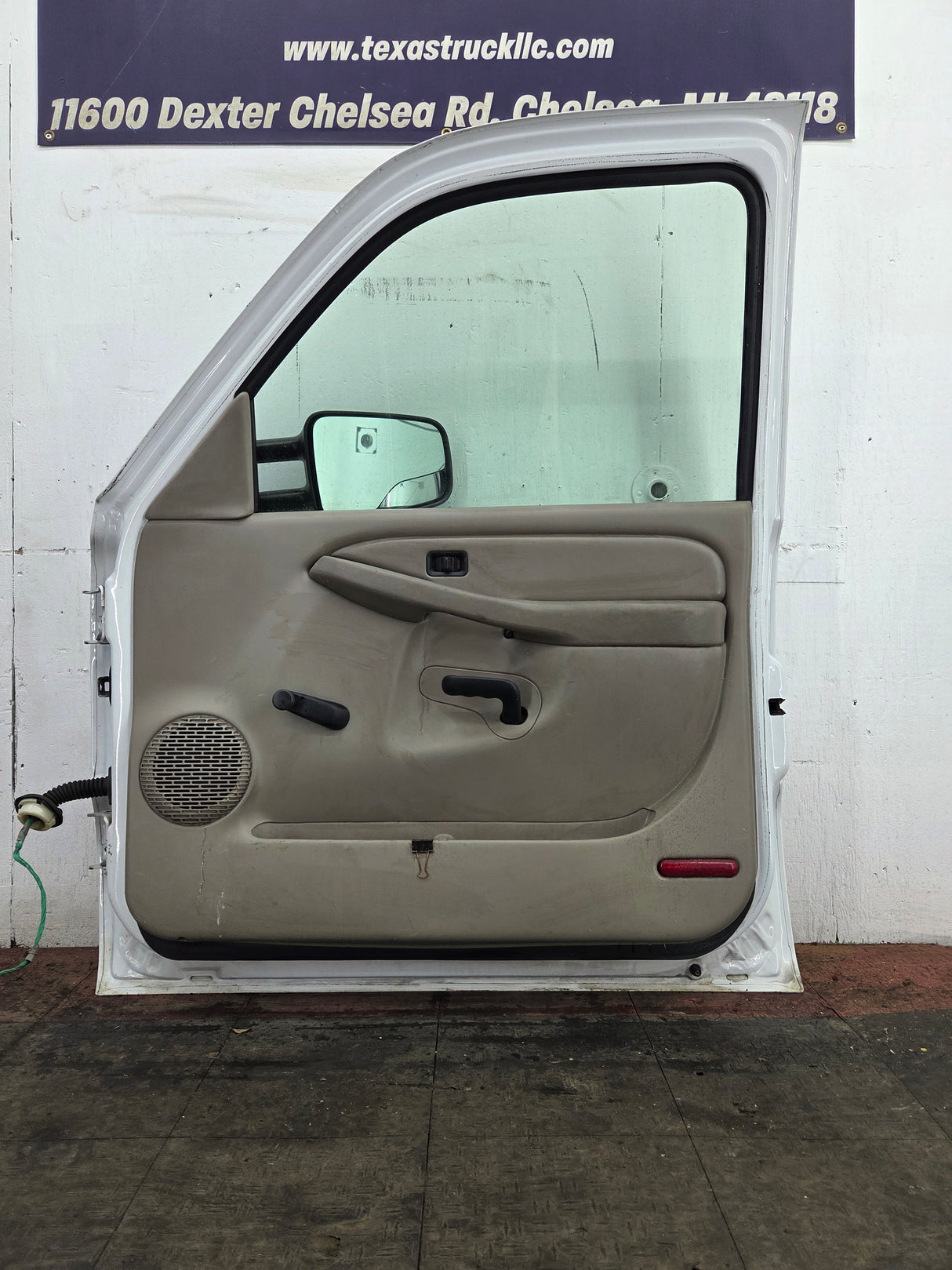 1999-2006 Chevrolet Silverado / GMC Sierra 1500 2500 3500 HD Front Passenger side Door RH