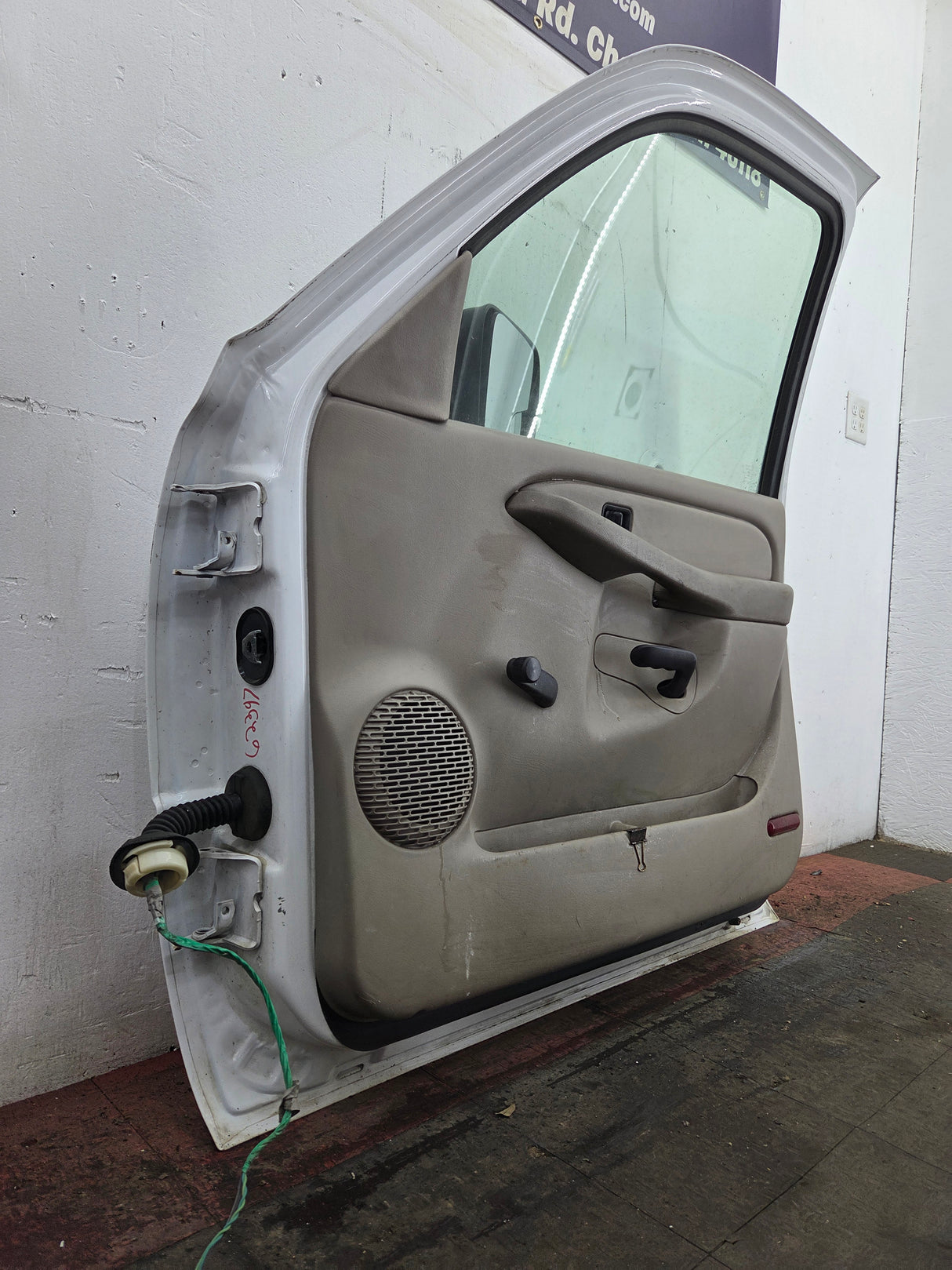 1999-2006 Chevrolet Silverado / GMC Sierra 1500 2500 3500 HD Front Passenger side Door RH