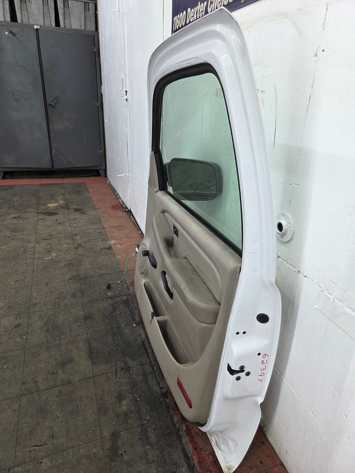 1999-2006 Chevrolet Silverado / GMC Sierra 1500 2500 3500 HD Front Passenger side Door RH