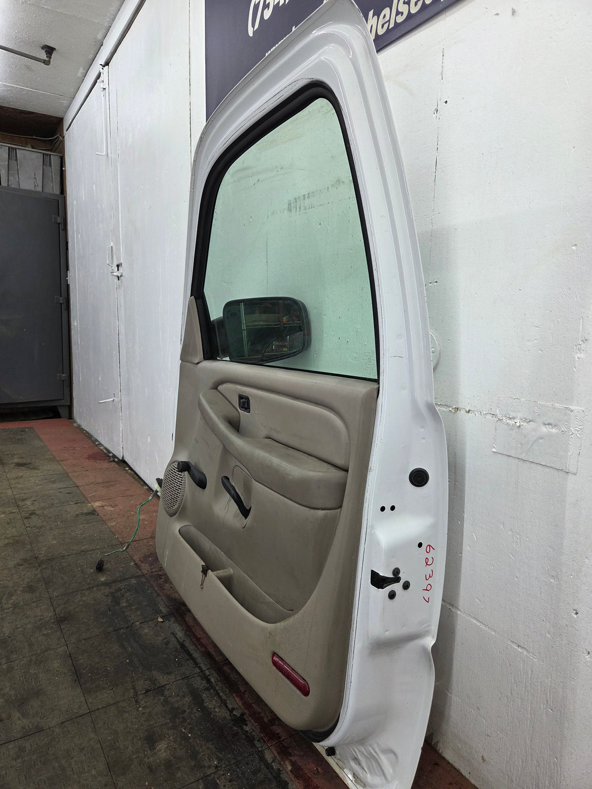 1999-2006 Chevrolet Silverado / GMC Sierra 1500 2500 3500 HD Front Passenger side Door RH
