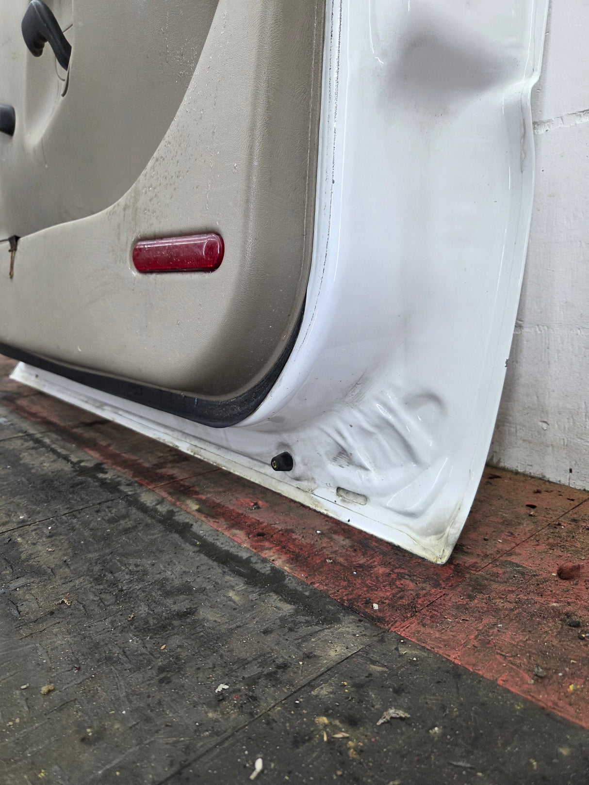 1999-2006 Chevrolet Silverado / GMC Sierra 1500 2500 3500 HD Front Passenger side Door RH