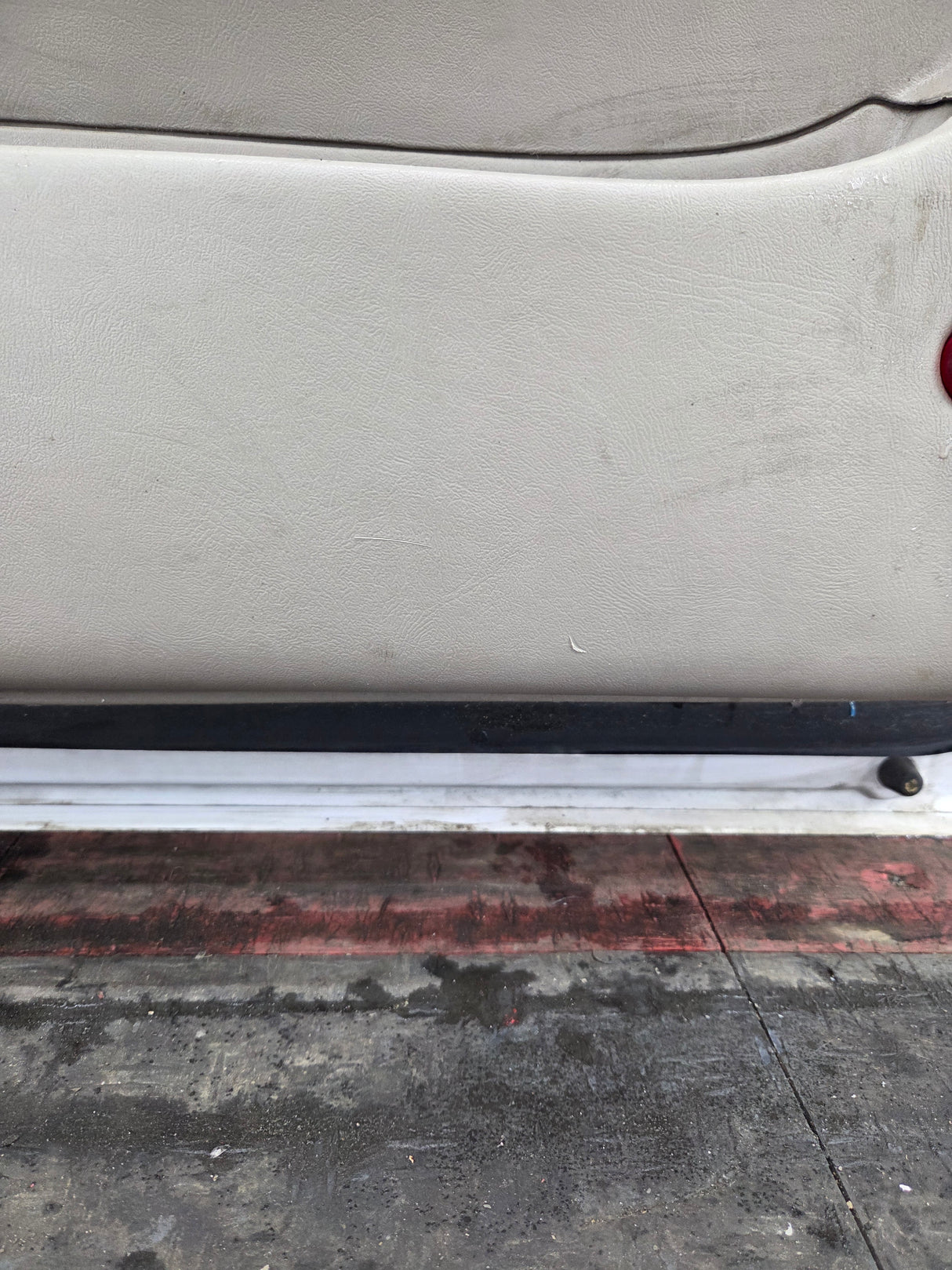 1999-2006 Chevrolet Silverado / GMC Sierra 1500 2500 3500 HD Front Passenger side Door RH