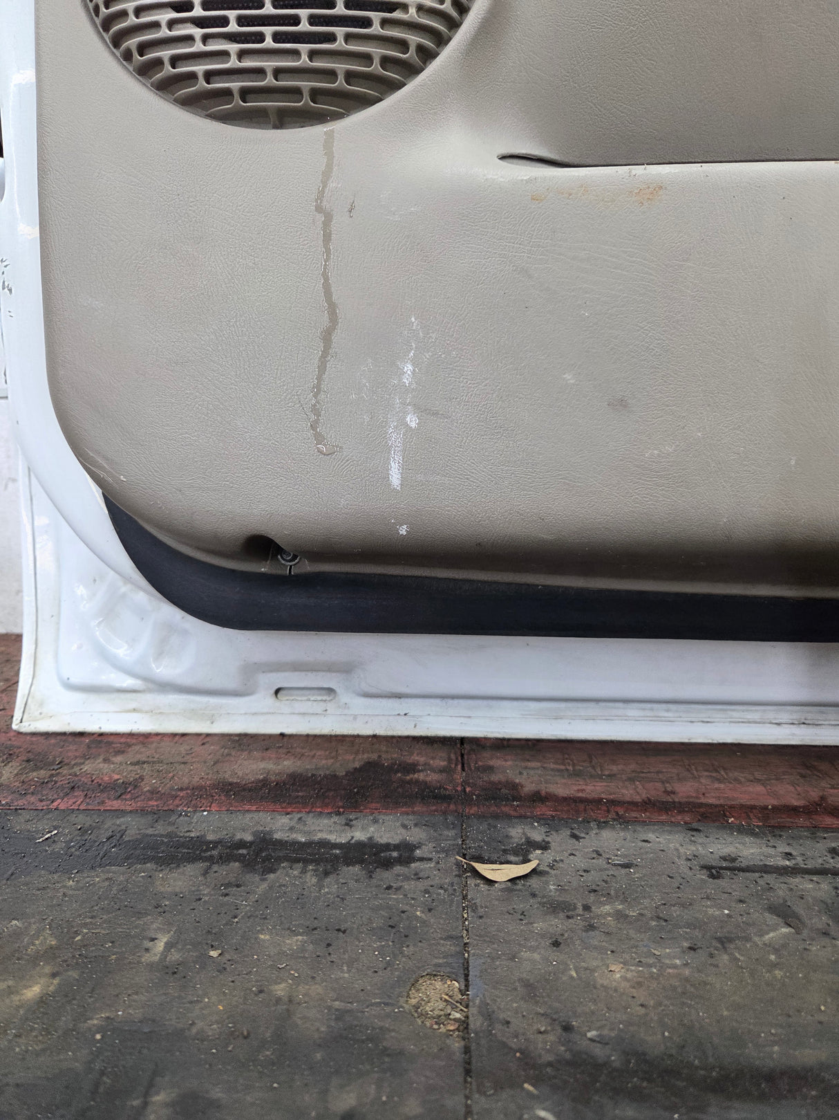 1999-2006 Chevrolet Silverado / GMC Sierra 1500 2500 3500 HD Front Passenger side Door RH