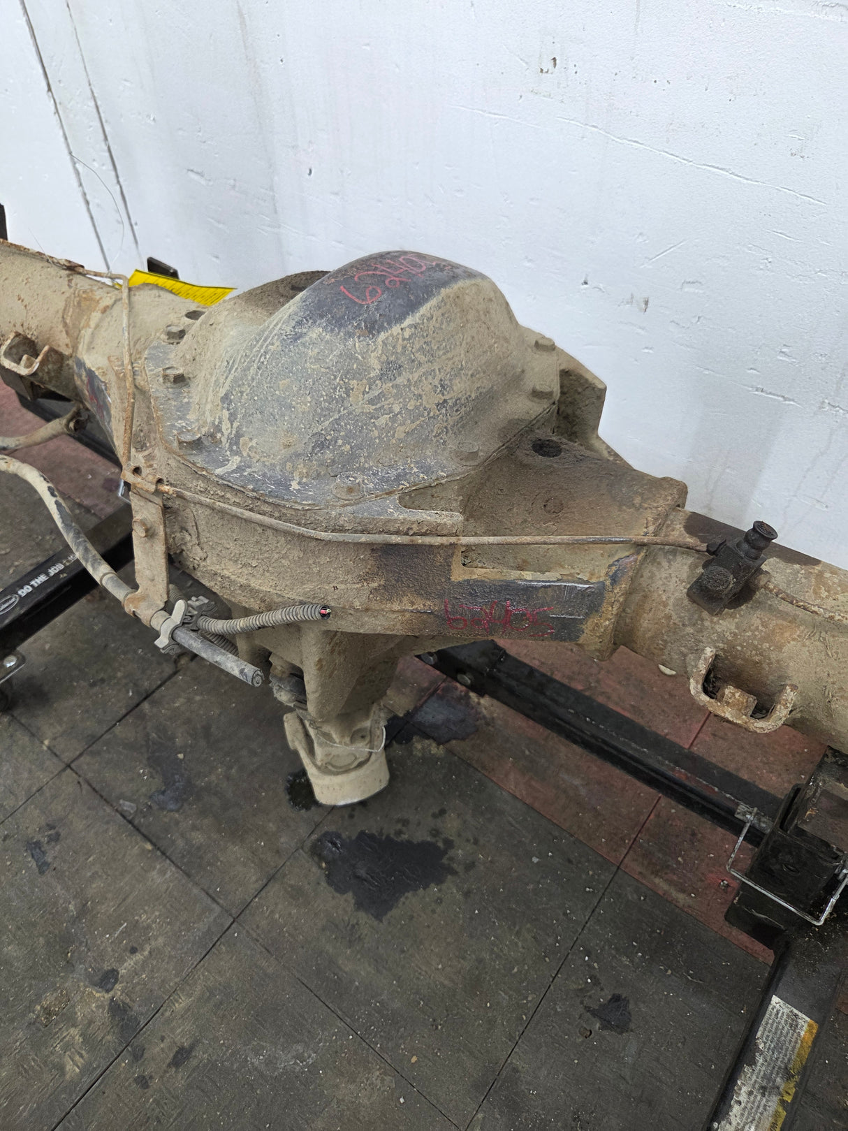 1999-2001 Ford Super Duty F350 Dually Rear Axle 3.73 Gear Ratio CAB CHASSIS 266k miles