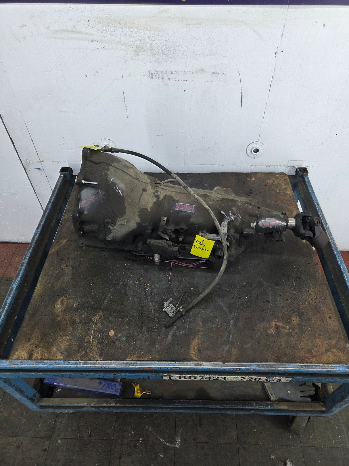 2000-2006 Chevrolet GMC 6.0L 4L80E 2wd AUTOMATIC TRANSMISSION *Untested Core 2500HD 3500HD