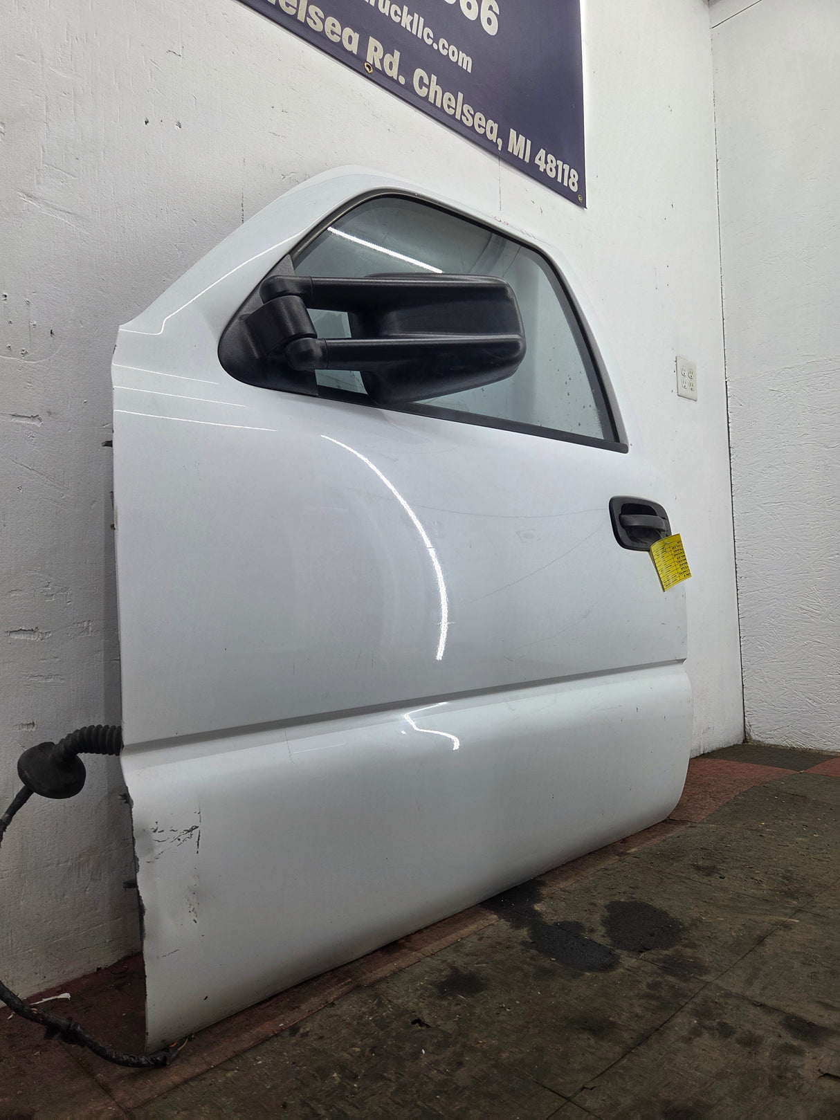 1999-2006 Chevrolet Silverado / GMC Sierra 1500 2500 3500 HD Front Driver Side Door LH
