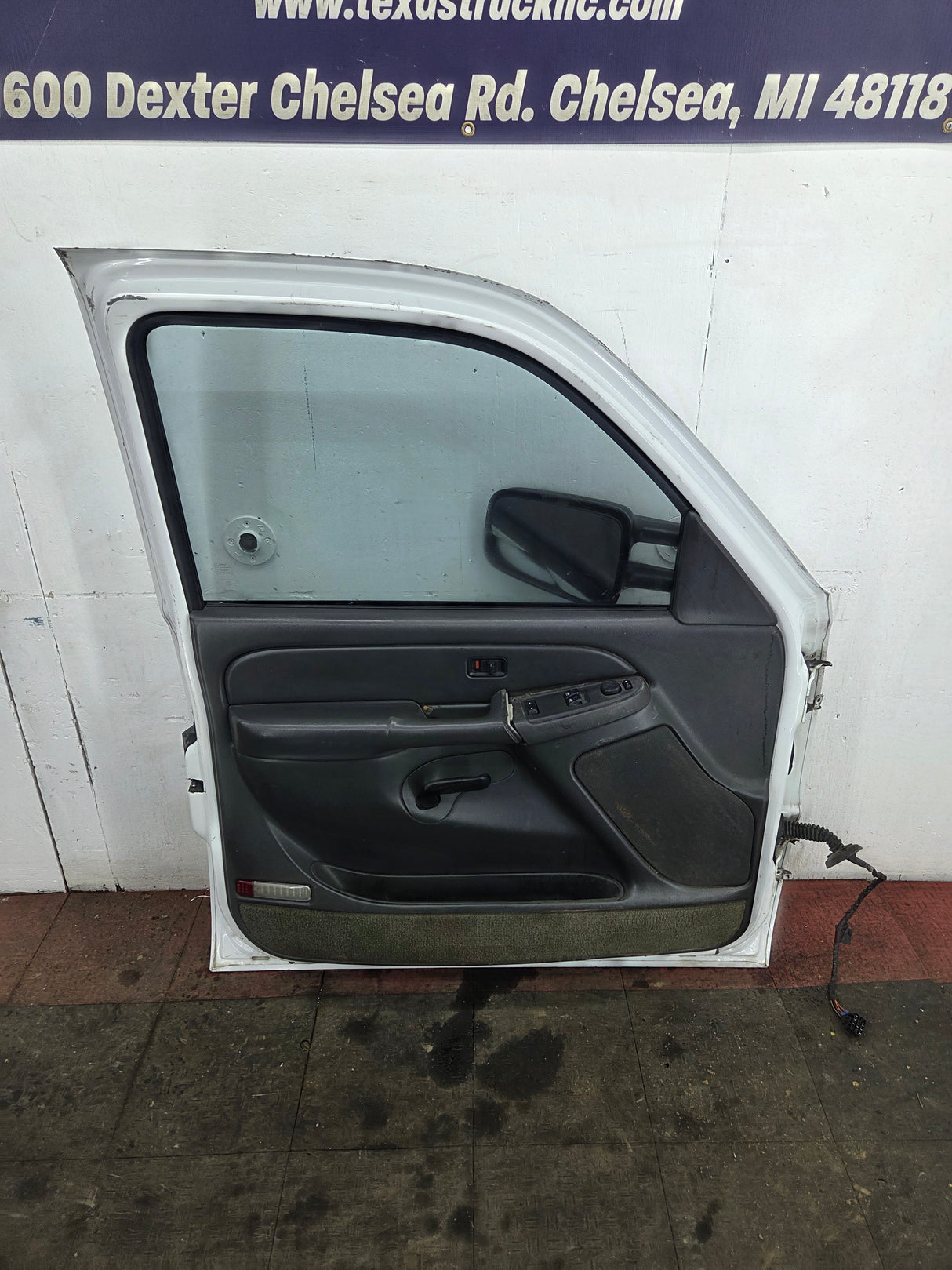 1999-2006 Chevrolet Silverado / GMC Sierra 1500 2500 3500 HD Front Driver Side Door LH