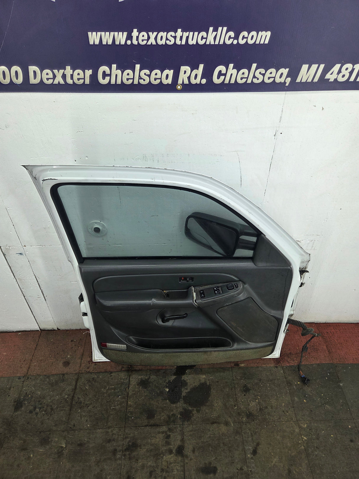 1999-2006 Chevrolet Silverado / GMC Sierra 1500 2500 3500 HD Front Driver Side Door LH