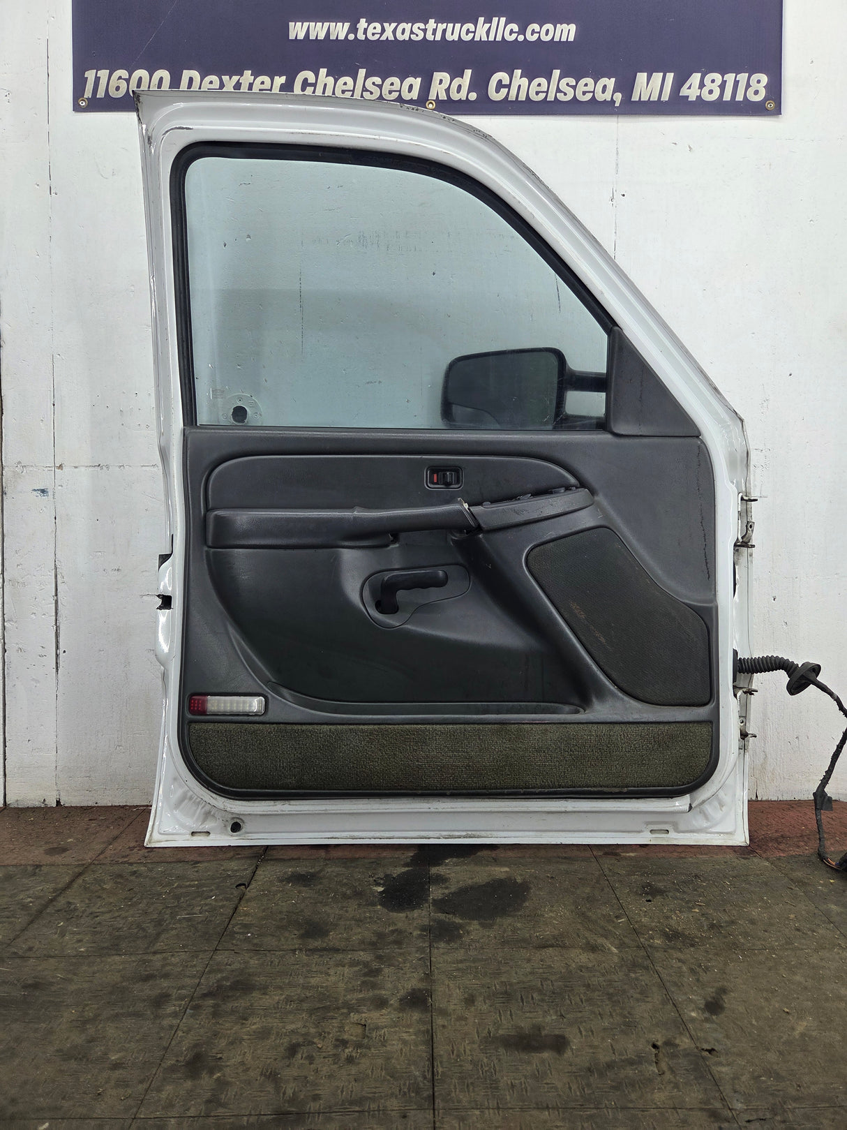 1999-2006 Chevrolet Silverado / GMC Sierra 1500 2500 3500 HD Front Driver Side Door LH