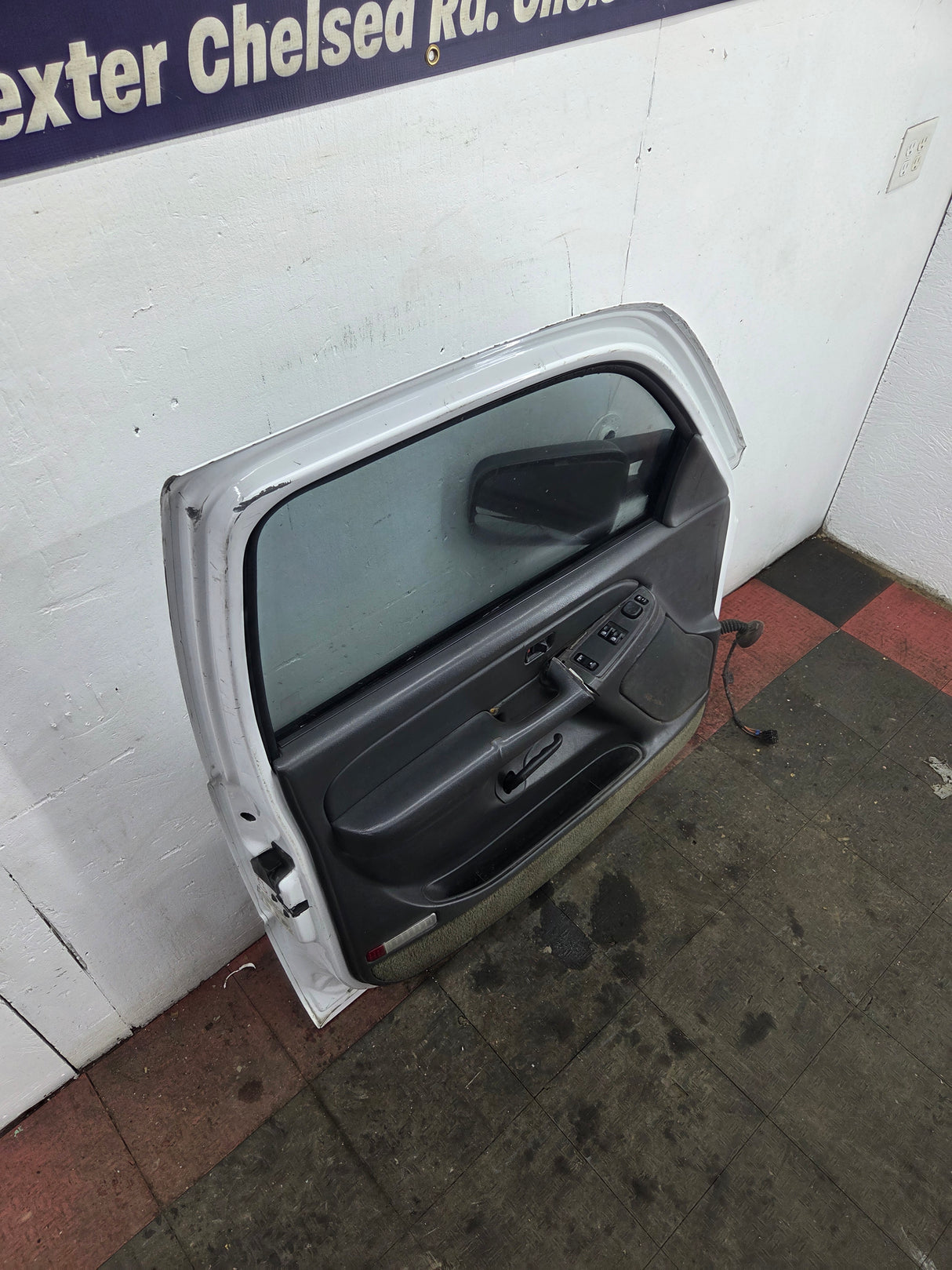 1999-2006 Chevrolet Silverado / GMC Sierra 1500 2500 3500 HD Front Driver Side Door LH