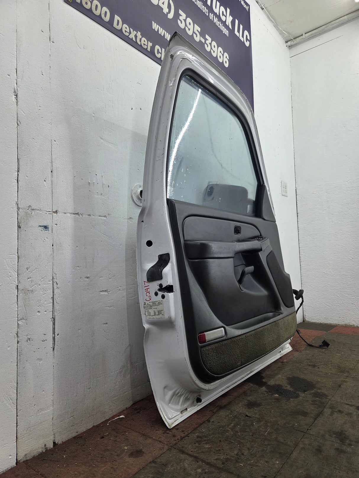 1999-2006 Chevrolet Silverado / GMC Sierra 1500 2500 3500 HD Front Driver Side Door LH