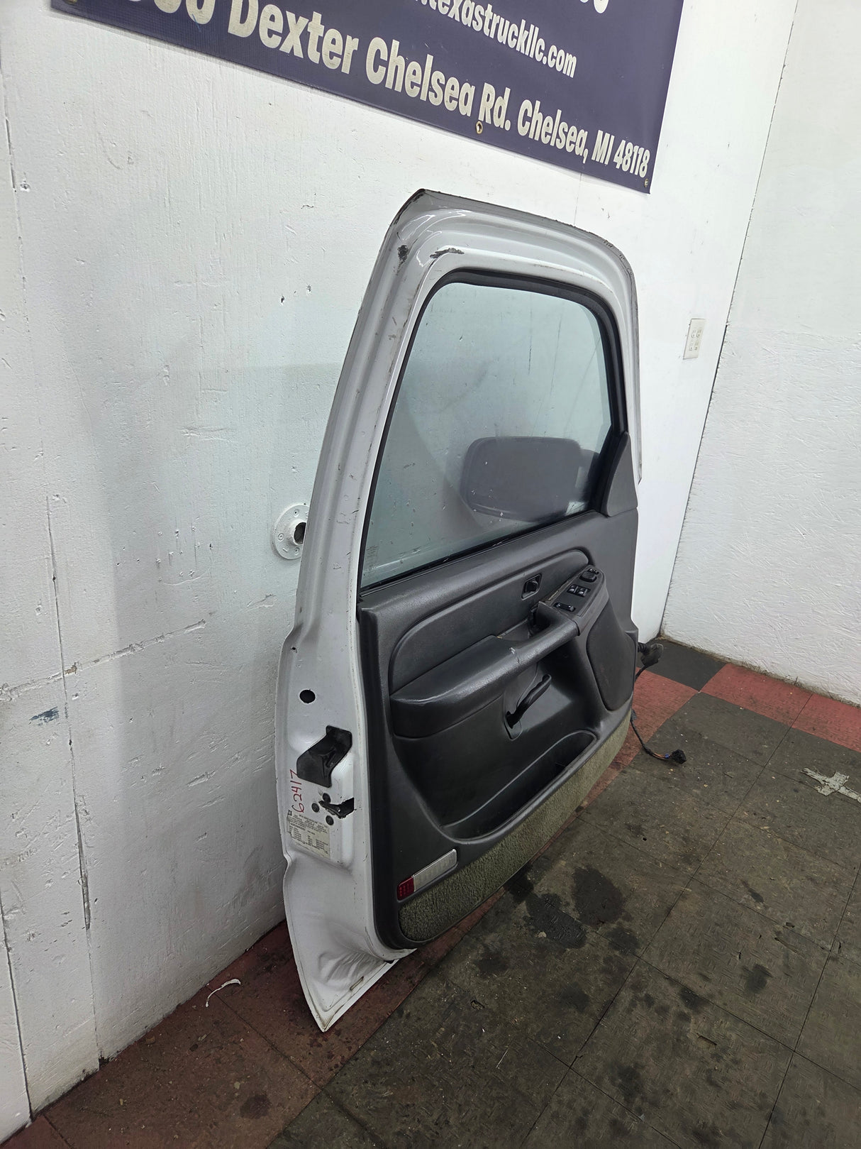 1999-2006 Chevrolet Silverado / GMC Sierra 1500 2500 3500 HD Front Driver Side Door LH