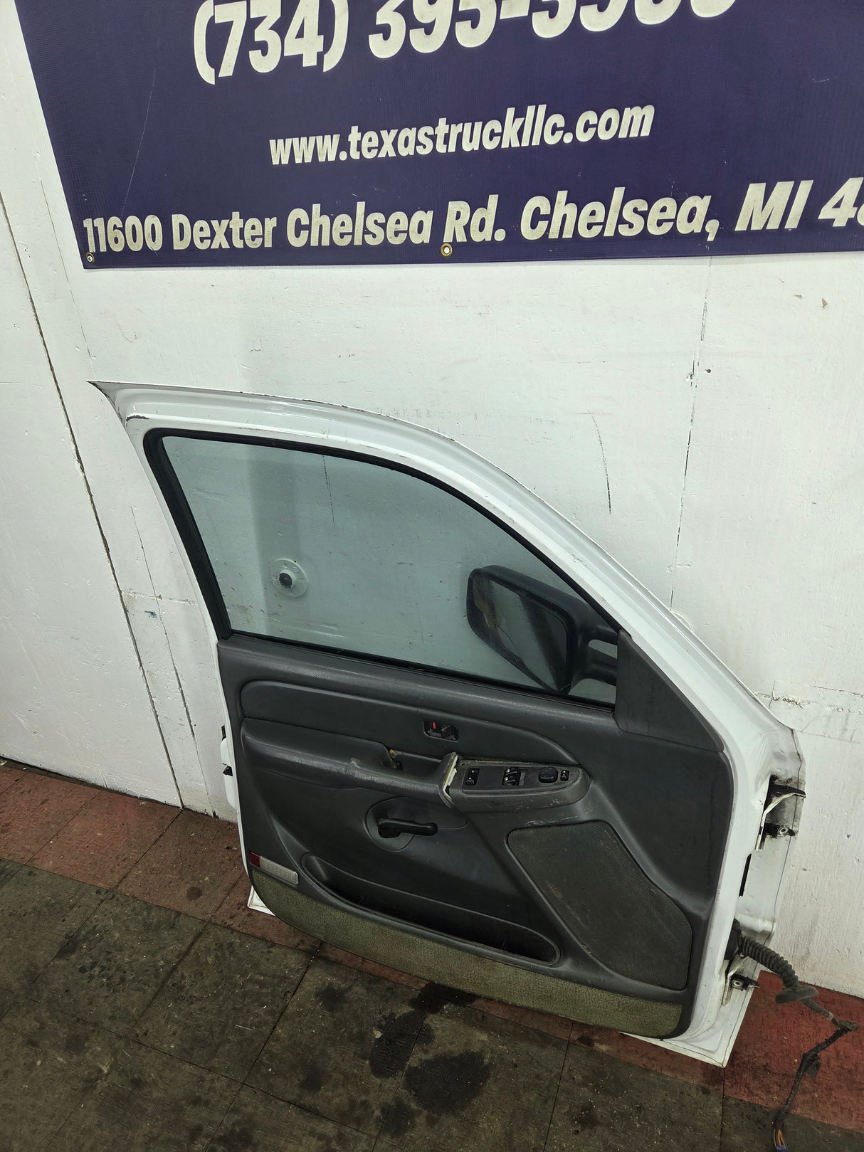 1999-2006 Chevrolet Silverado / GMC Sierra 1500 2500 3500 HD Front Driver Side Door LH
