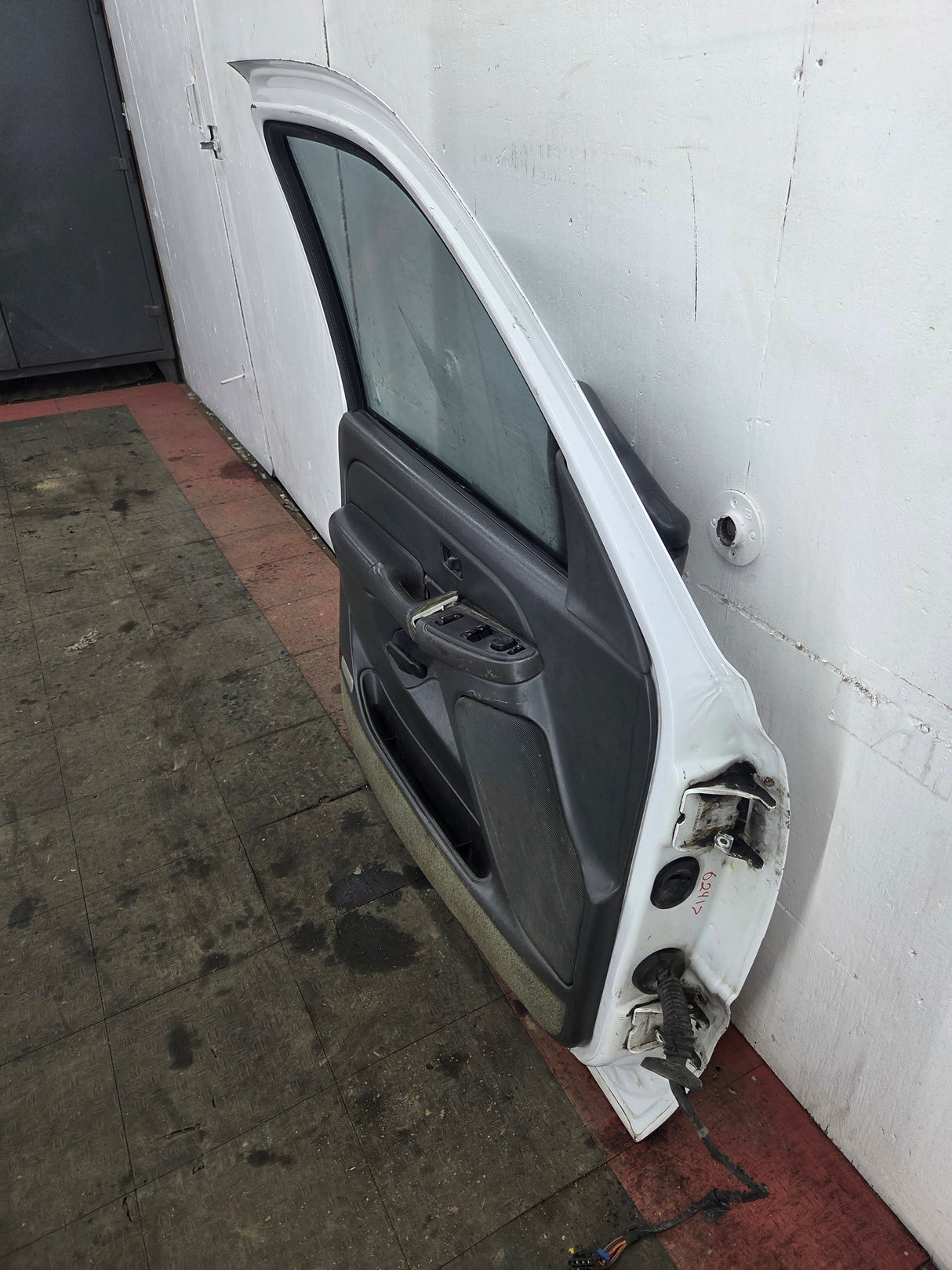 1999-2006 Chevrolet Silverado / GMC Sierra 1500 2500 3500 HD Front Driver Side Door LH