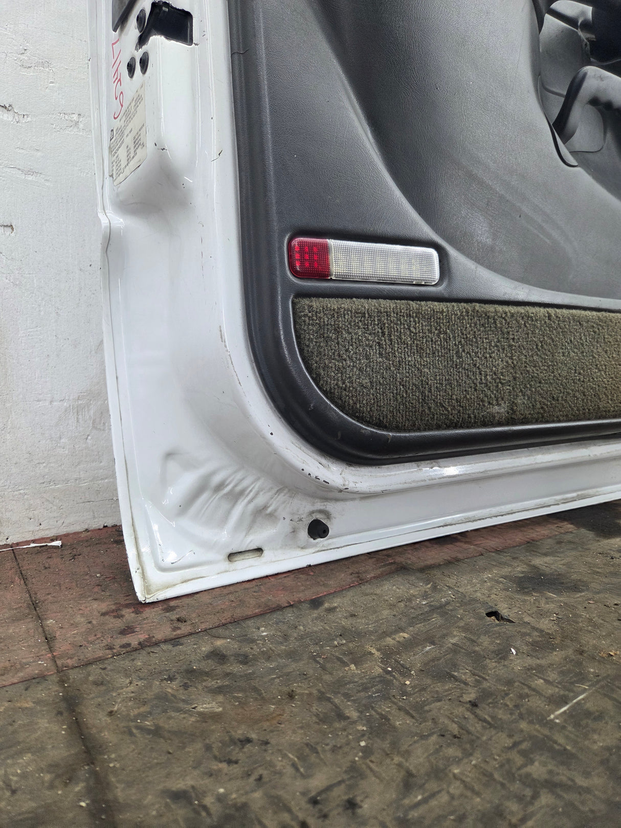 1999-2006 Chevrolet Silverado / GMC Sierra 1500 2500 3500 HD Front Driver Side Door LH