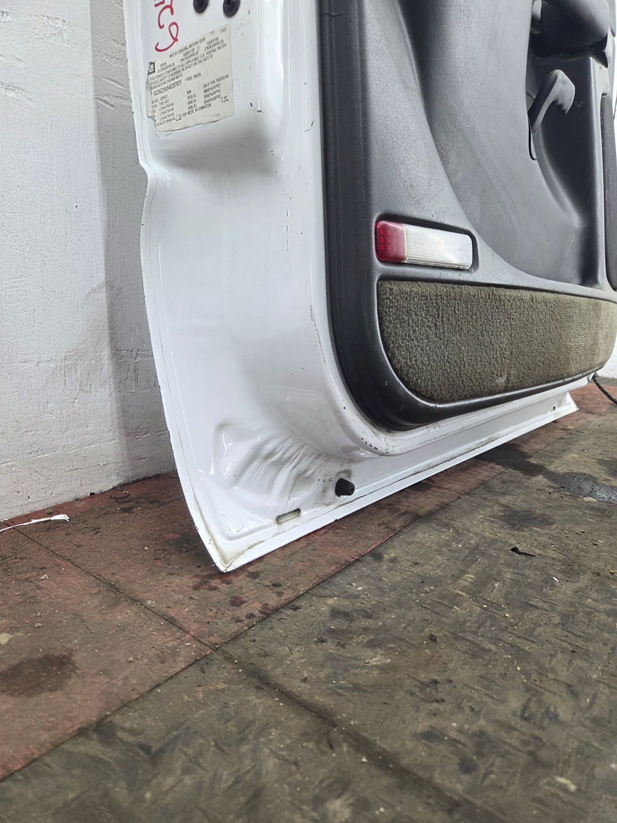 1999-2006 Chevrolet Silverado / GMC Sierra 1500 2500 3500 HD Front Driver Side Door LH